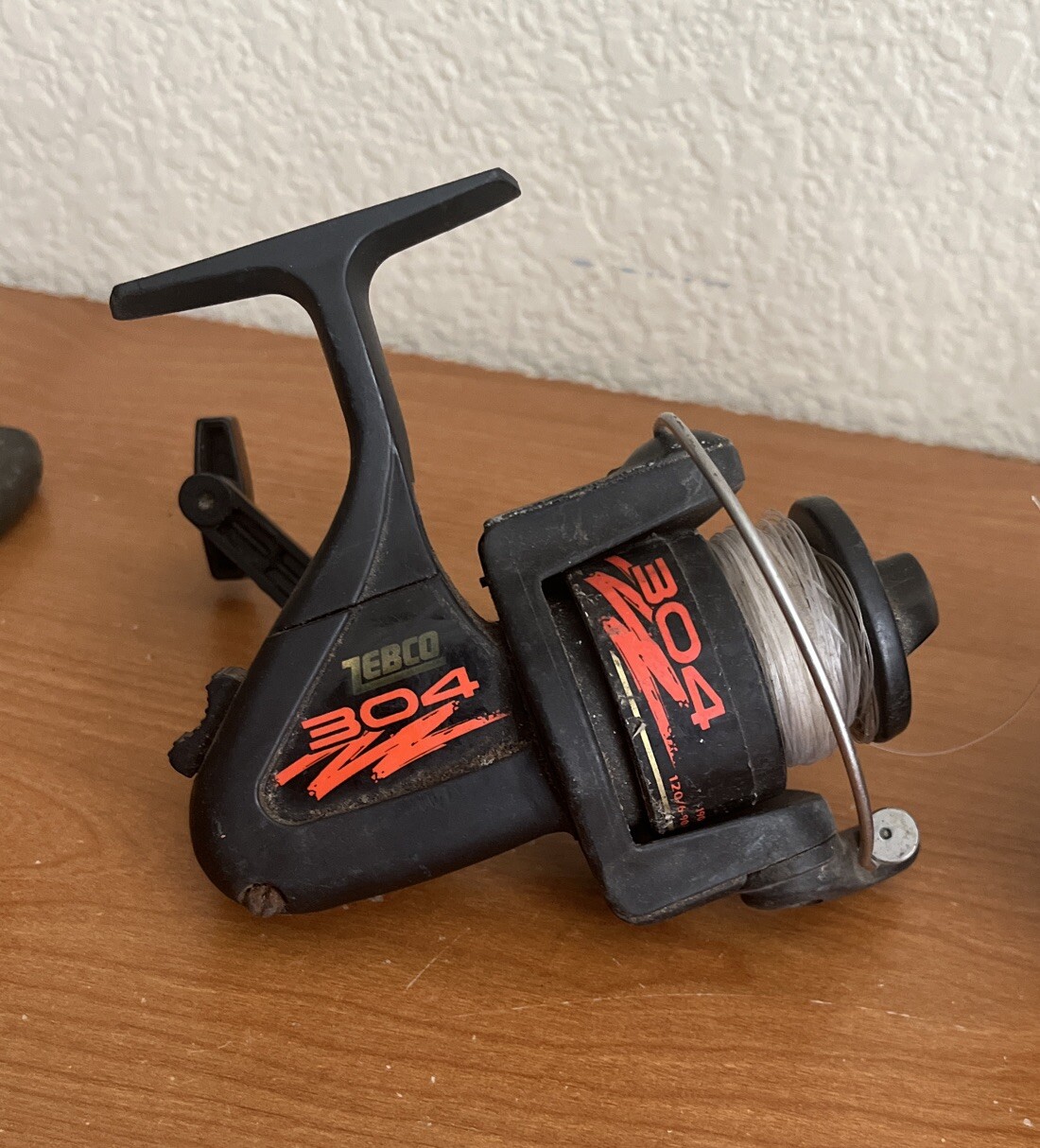 Fishing Reel Lot of 4 Working Zebco 304 & Zee Cast Quantum HT1 Mr Fat Cat