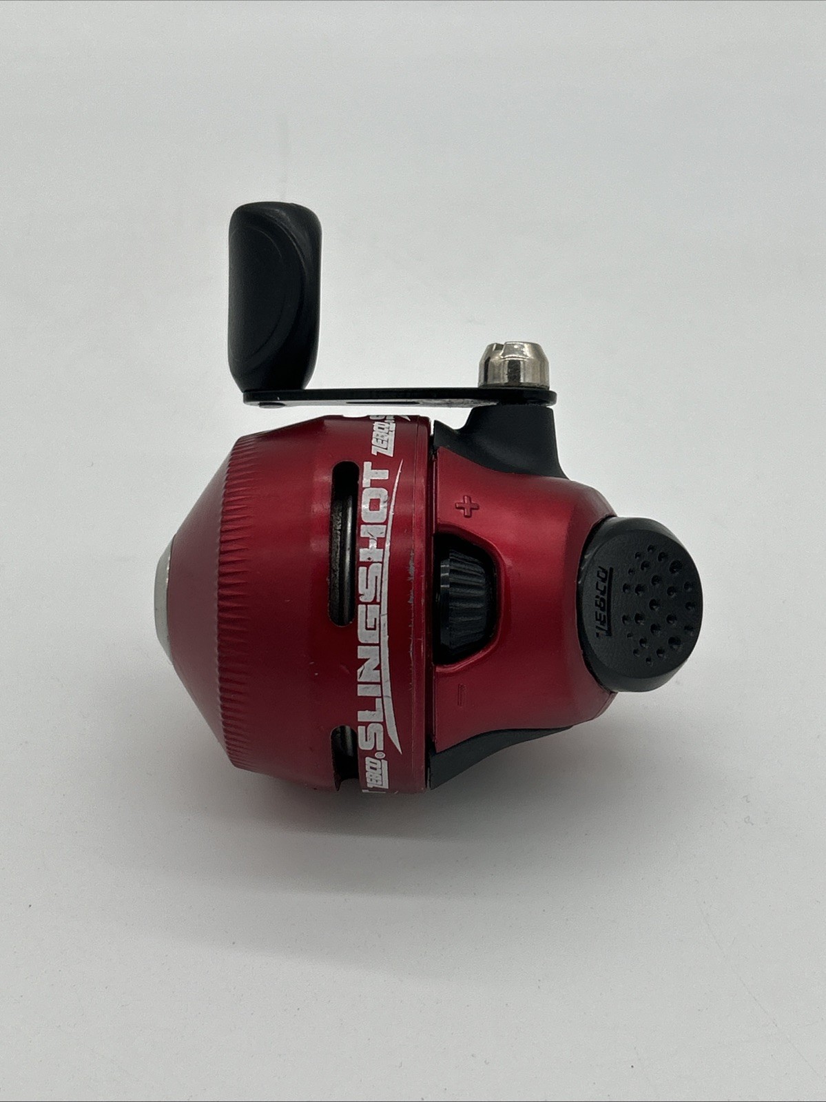 ZEBCO SLINGSHOT Spincast Reel Red 2.8:1 Gear Ratio 100 yds/10 lb test line