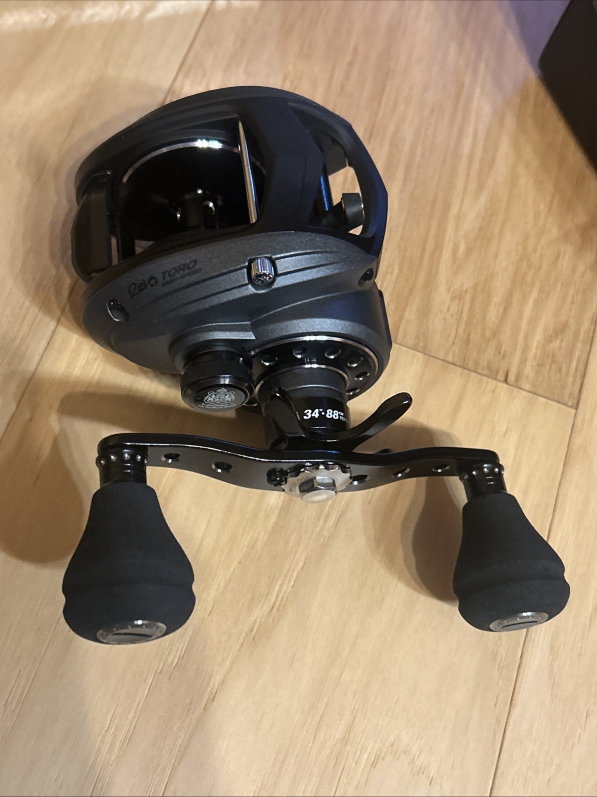 Abu Garcia Revo Toro Beast 6.2:1 Baitcasting Fishing Reel Low Profile Right Hand