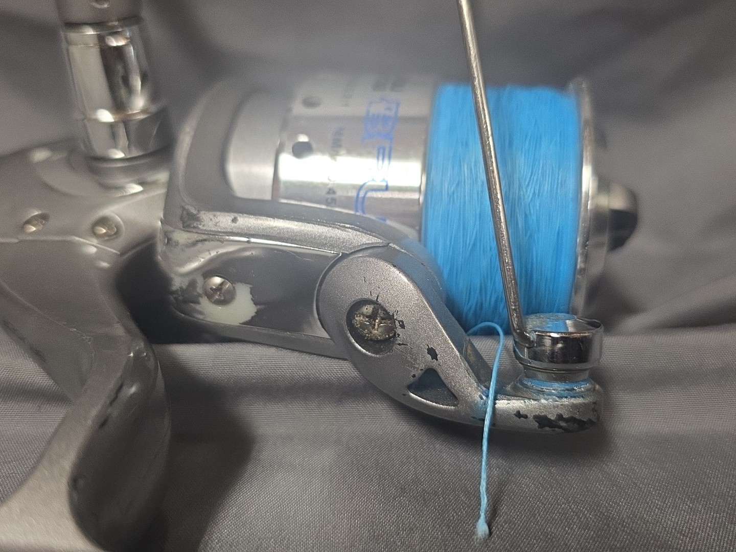 Bruiser BR406 Spinning Reel Silver Metal Line Capacity 15/215 20/170 30/120