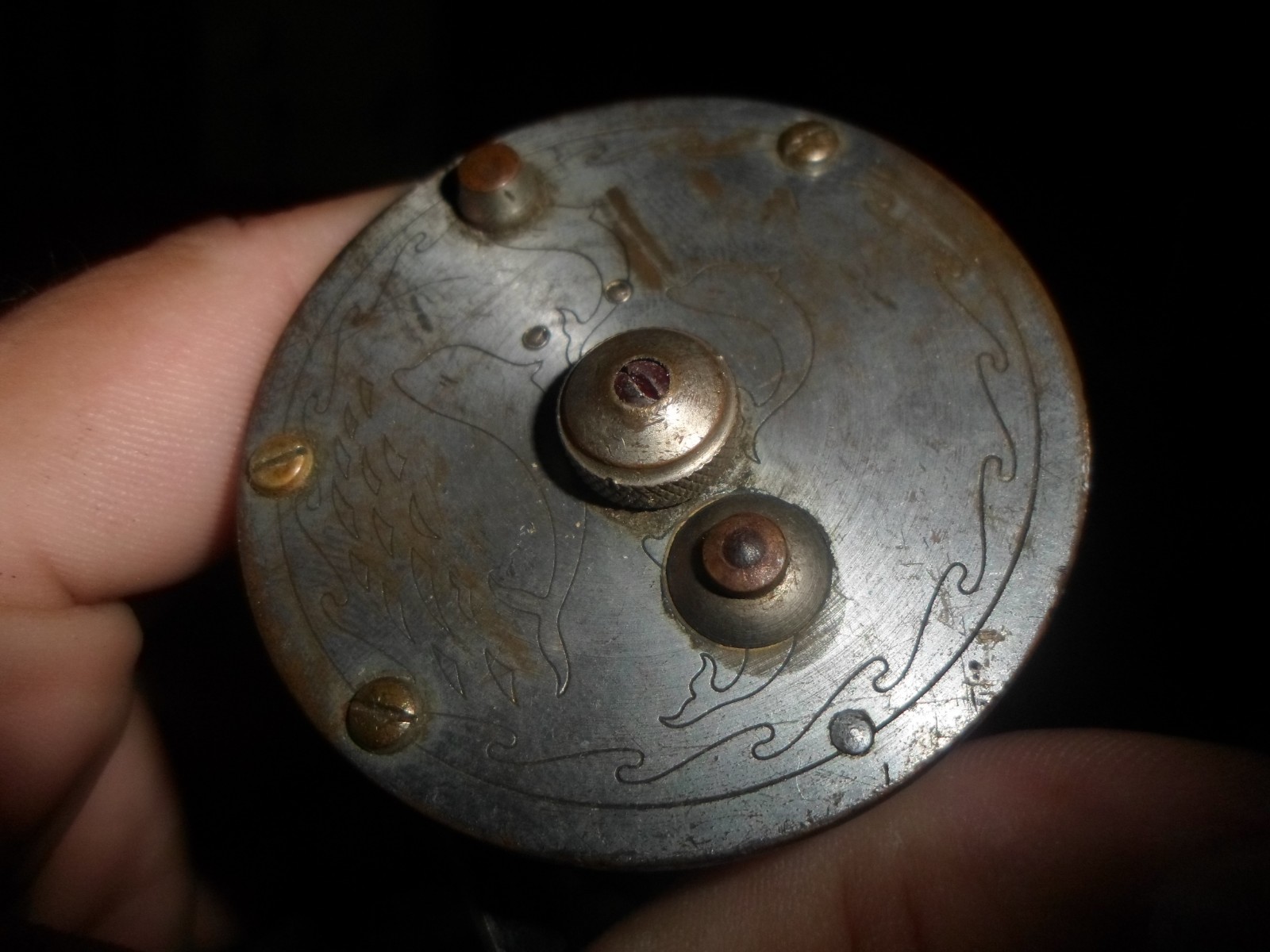 Precision level Winding fishing reel with engraving