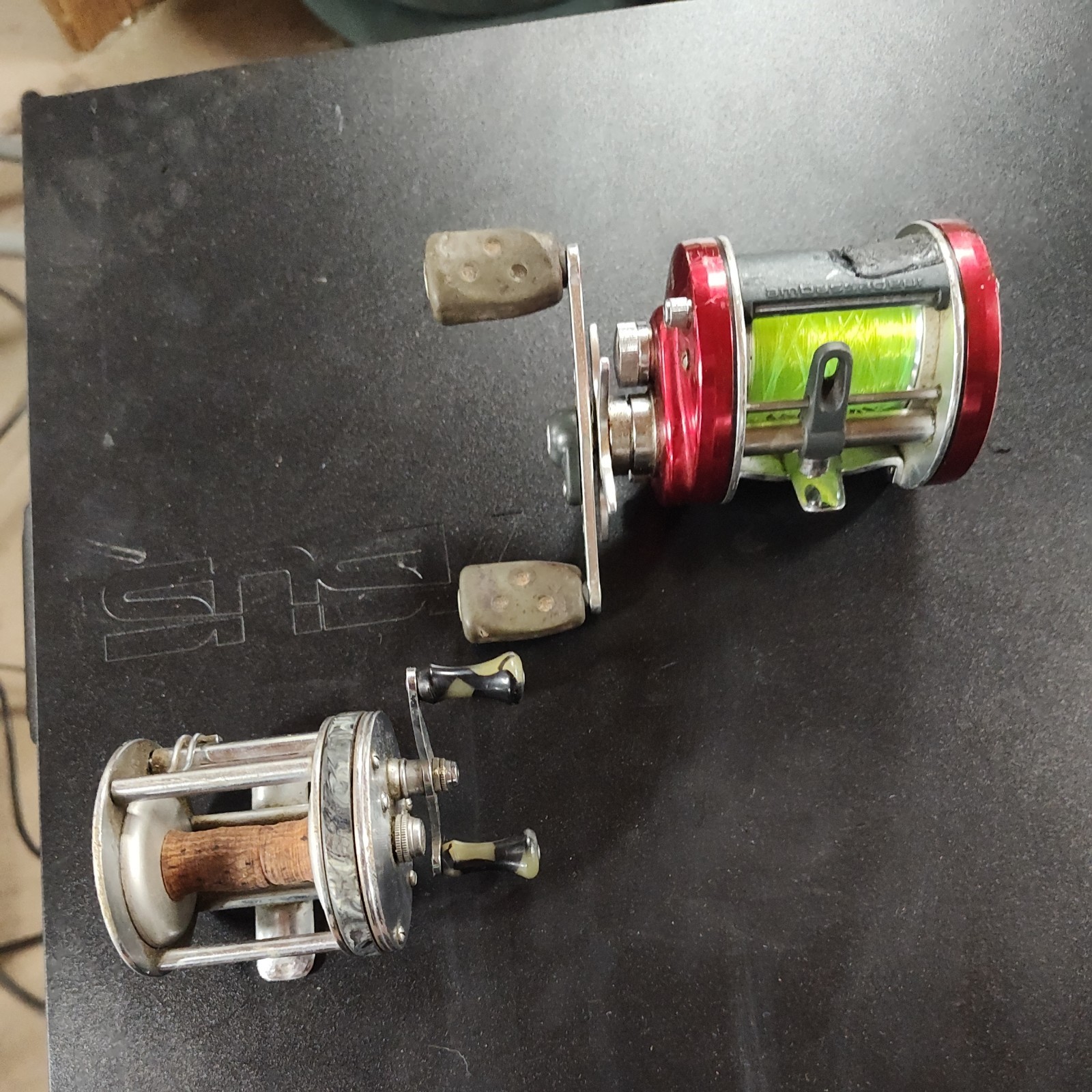 Abu Garcia 6600 BCX Ambassar Baitcast Fishing Reel and vintage 1922 wonder reel