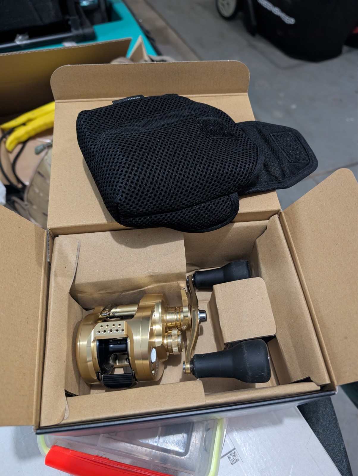 Shimano 23 Calcutta Conquest MD 7.5:1 Baitcast Reel – Gold (300XGLH)