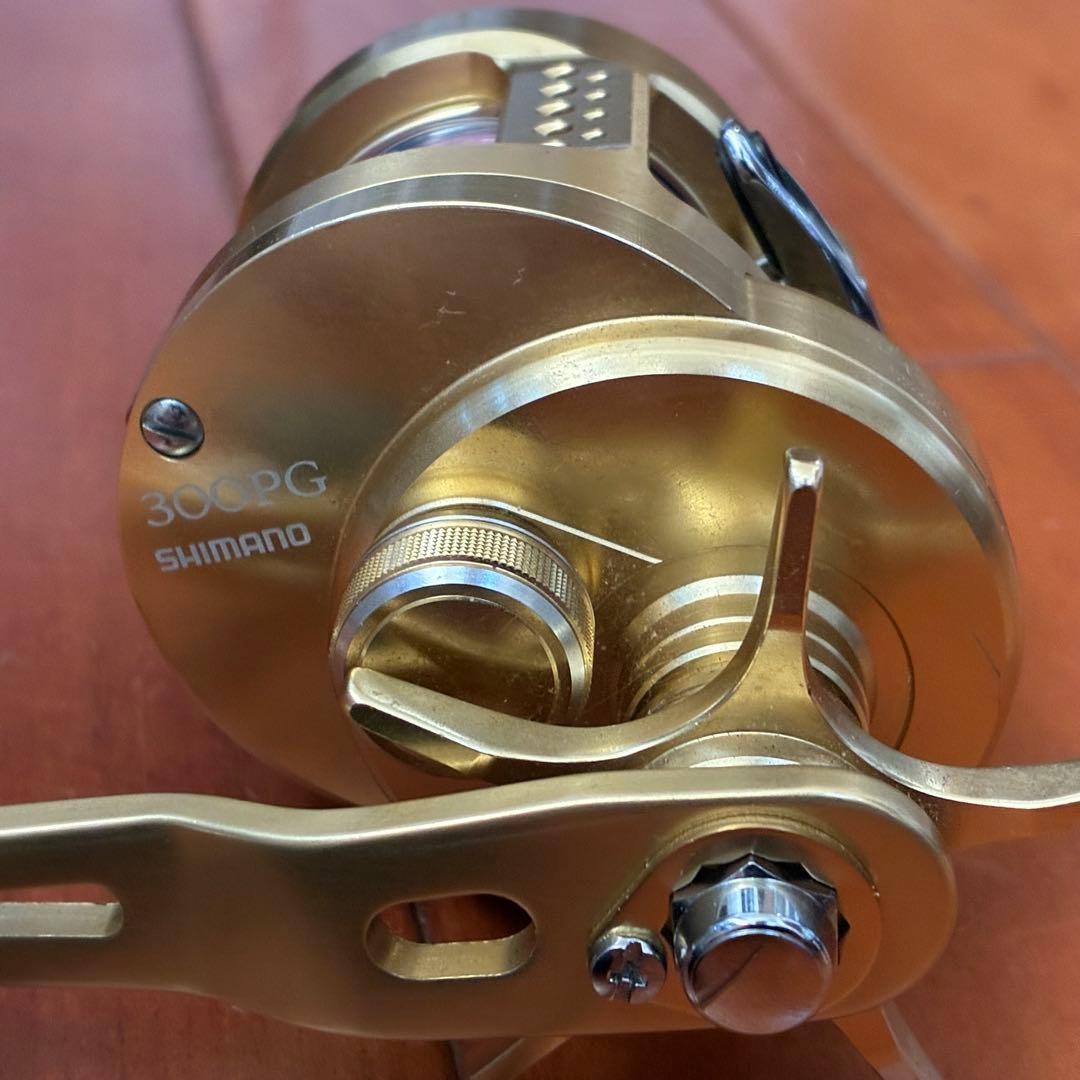 SHIMANO Ocea Conquest 300PG Baitcasting Reel Left Hand Used Fishing Reel Box