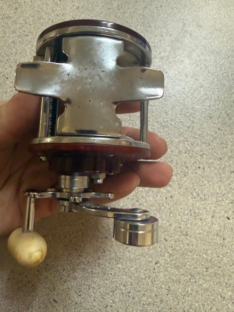 PENN Peerless No. 9 Fishing Reel – Used, Great for Anglers With Zipper Case.