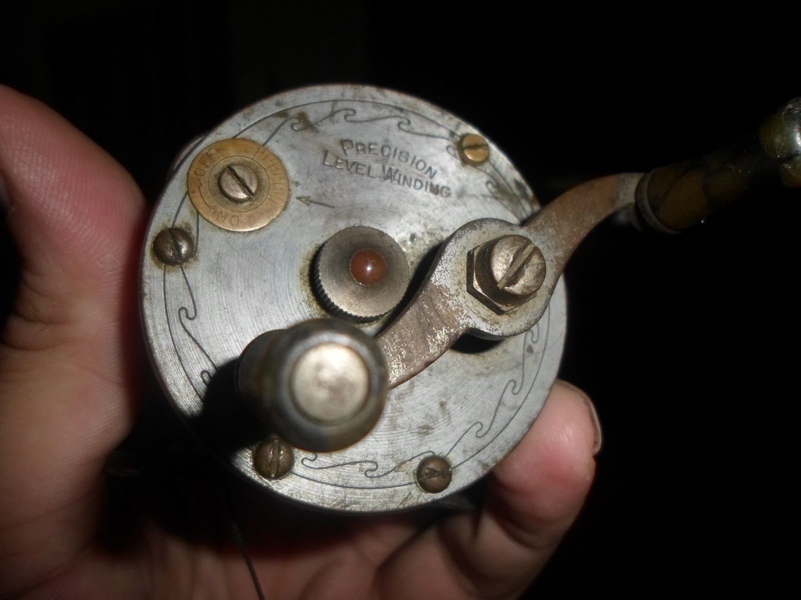 Precision level Winding fishing reel with engraving