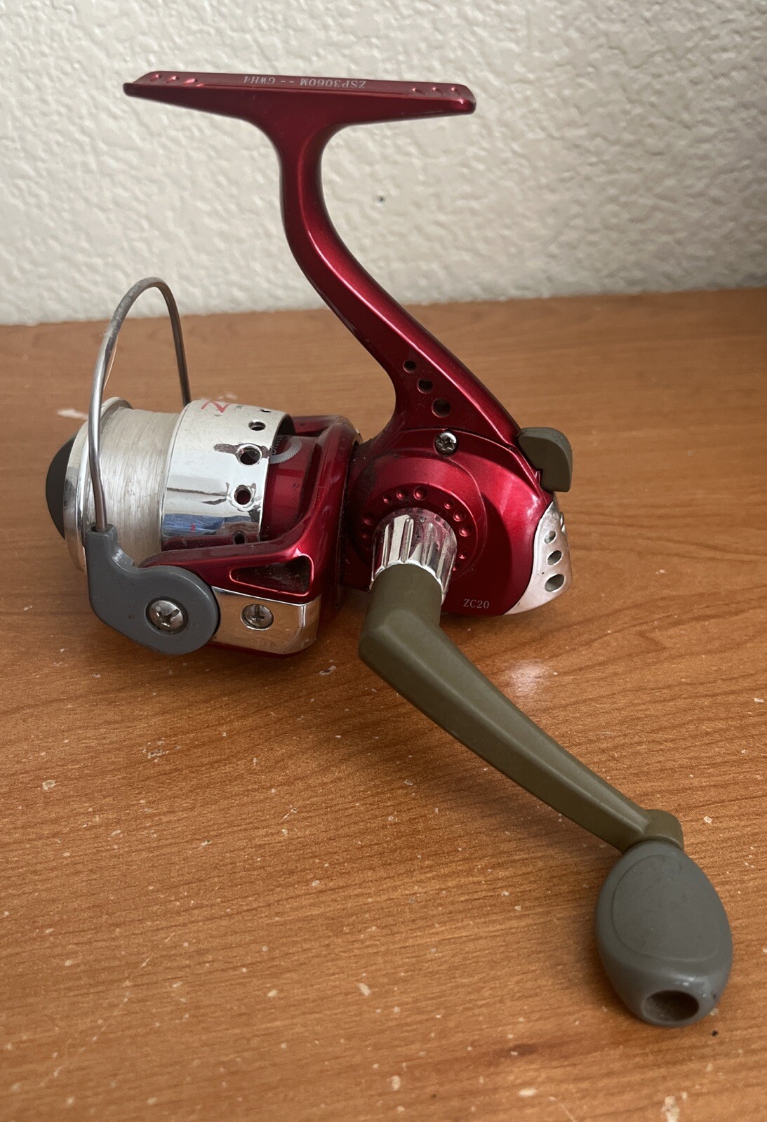 Fishing Reel Lot of 4 Working Zebco 304 & Zee Cast Quantum HT1 Mr Fat Cat