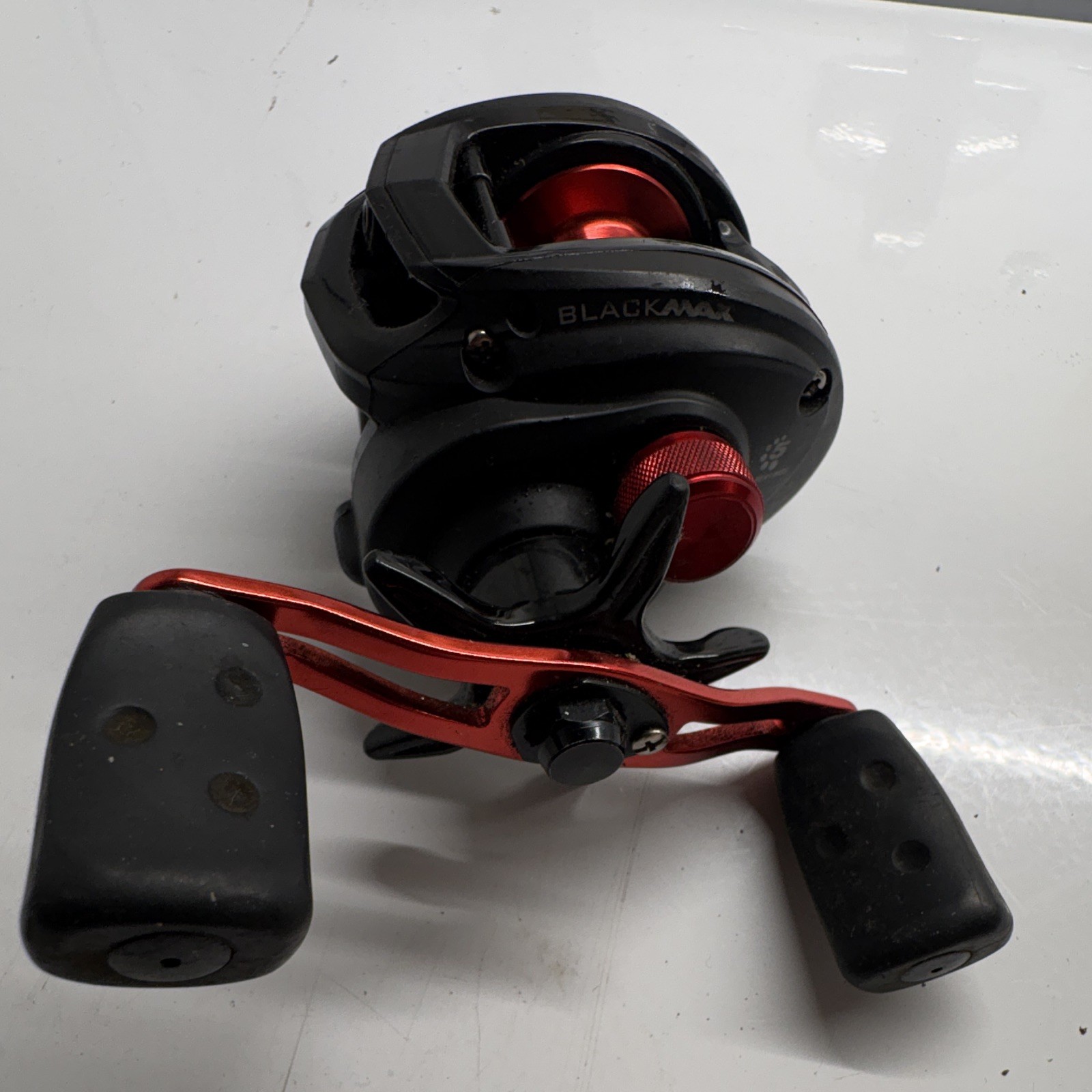 Abu Garcia Black Max BMAX3-L Left Hand Baitcast Reel 6.4:1 3BB Black/Red