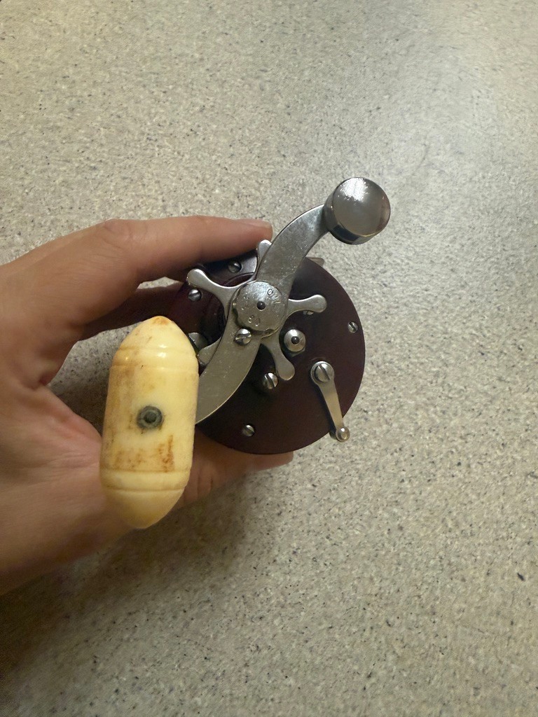 PENN Peerless No. 9 Fishing Reel – Used, Great for Anglers With Zipper Case.