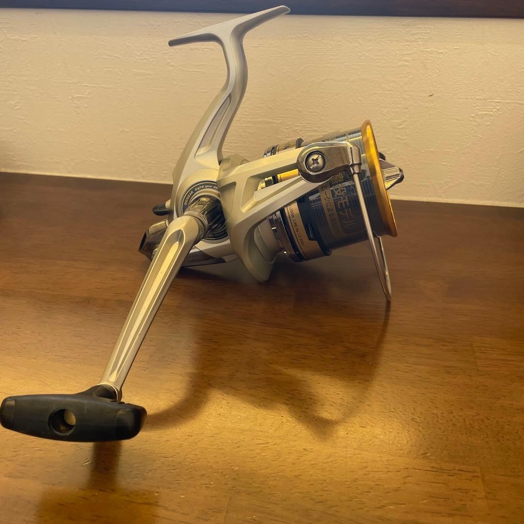 Daiwa Finesurf 35 Fishing Reel Silver Gold Right Hand Spinning Reel