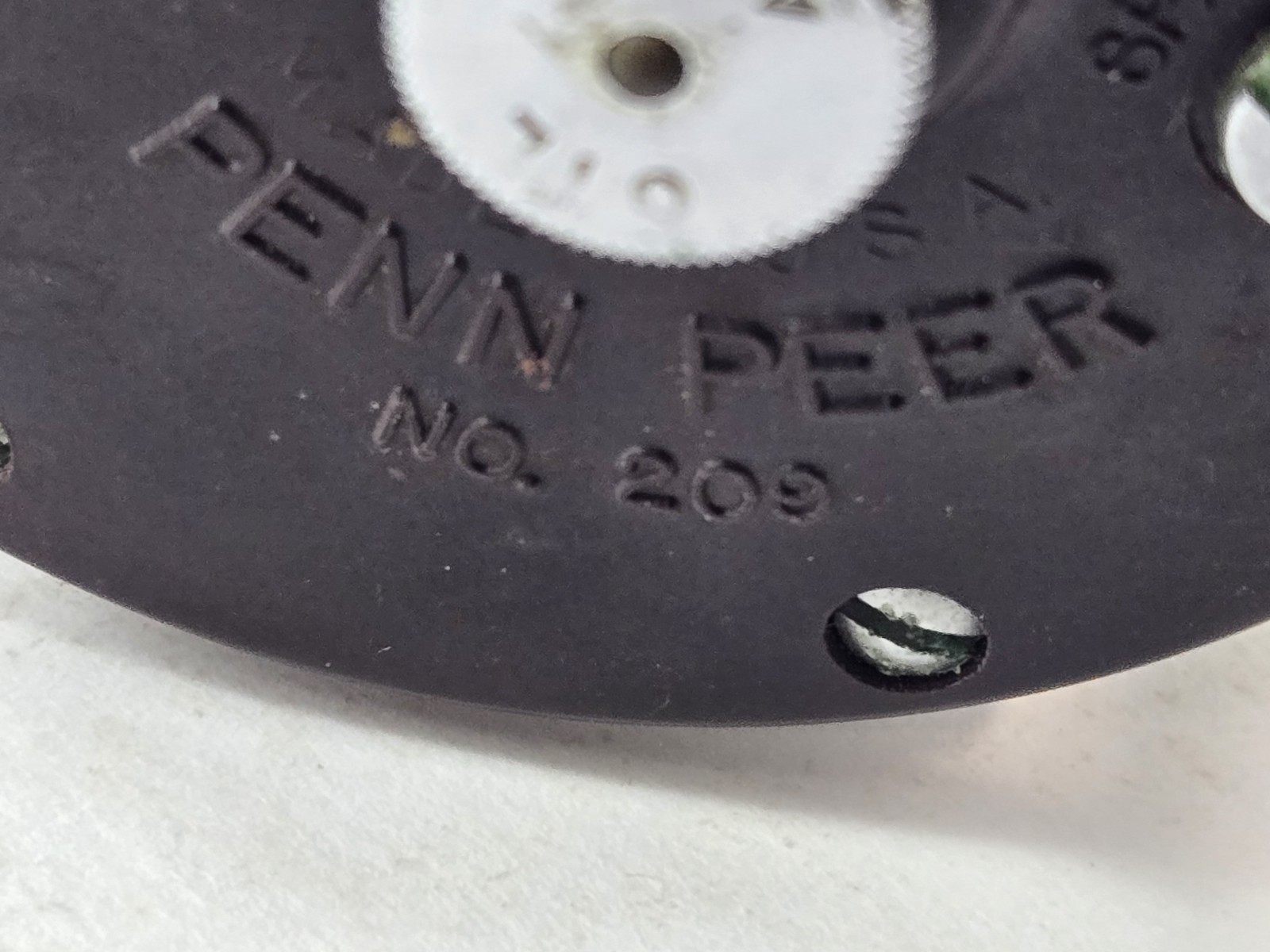 Penn Peer 209 Conventional Reel Level Wind Red Swirl Knob TESTED Good Right Hand