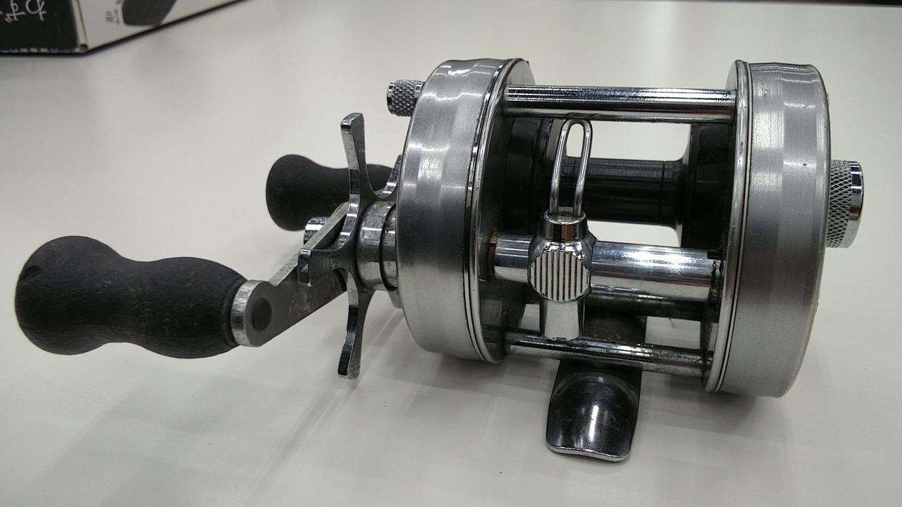 Abu Garcia 2500C Baitcasting Reel 4.7:1 Gear Ratio 8.3oz 250g Japan