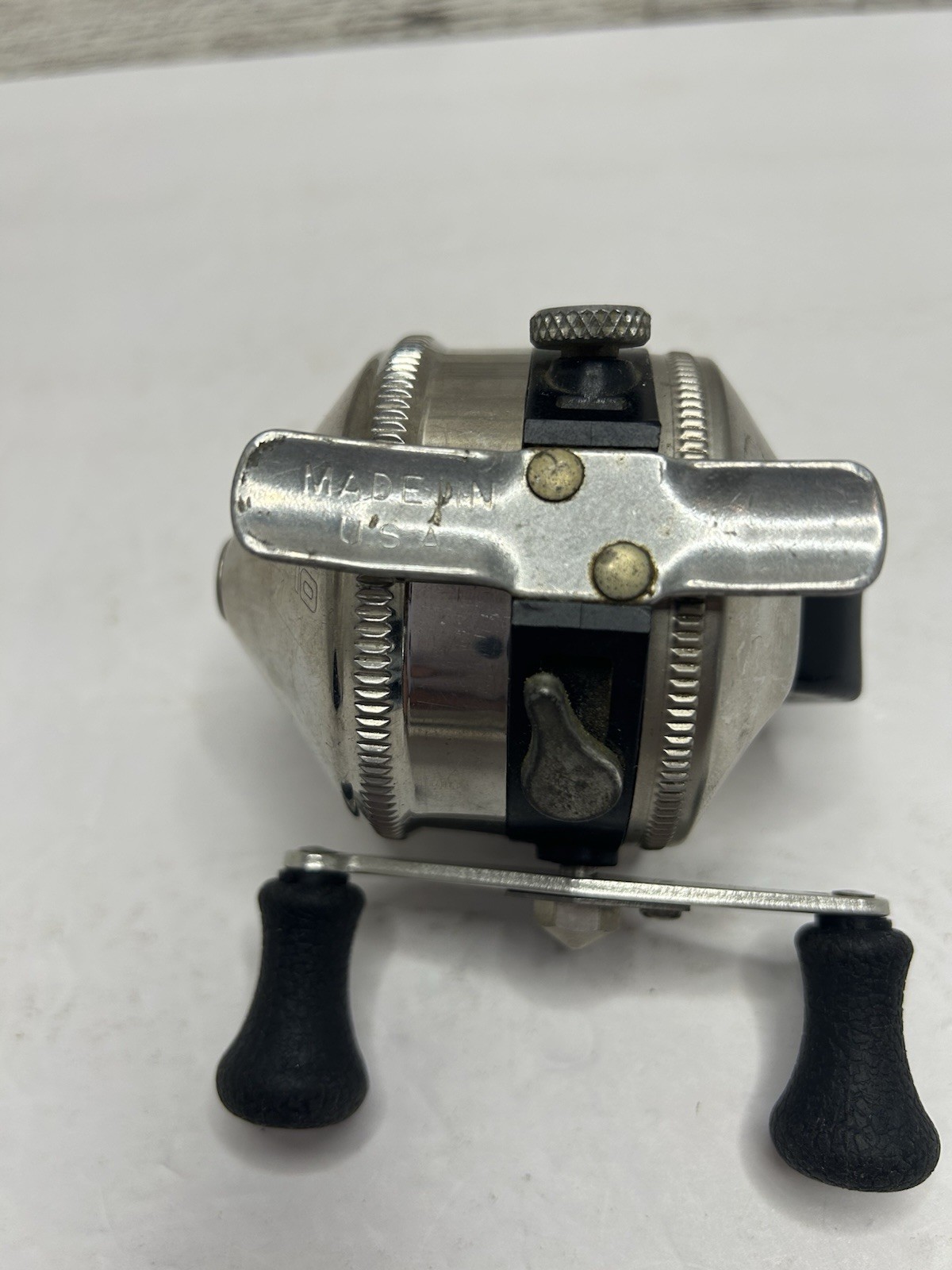 Vintage Zebco „Spinner“ Model 33 Spincasting Fishing Reel Made In USA Metal Foot