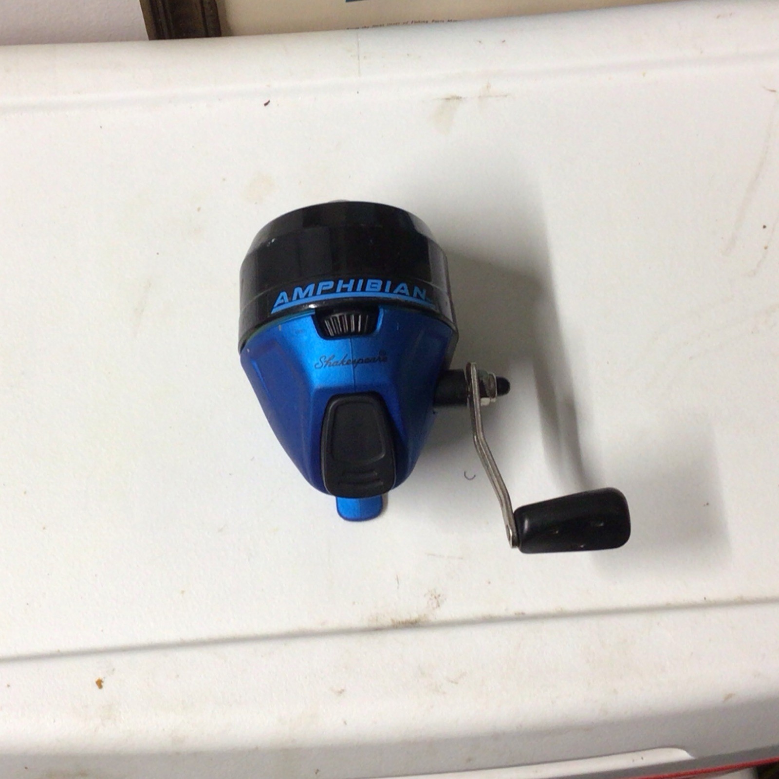 Shakespeare Amphibian Size 10 Spincast Reel Right-Hand 3.5:1 10lb/90yd