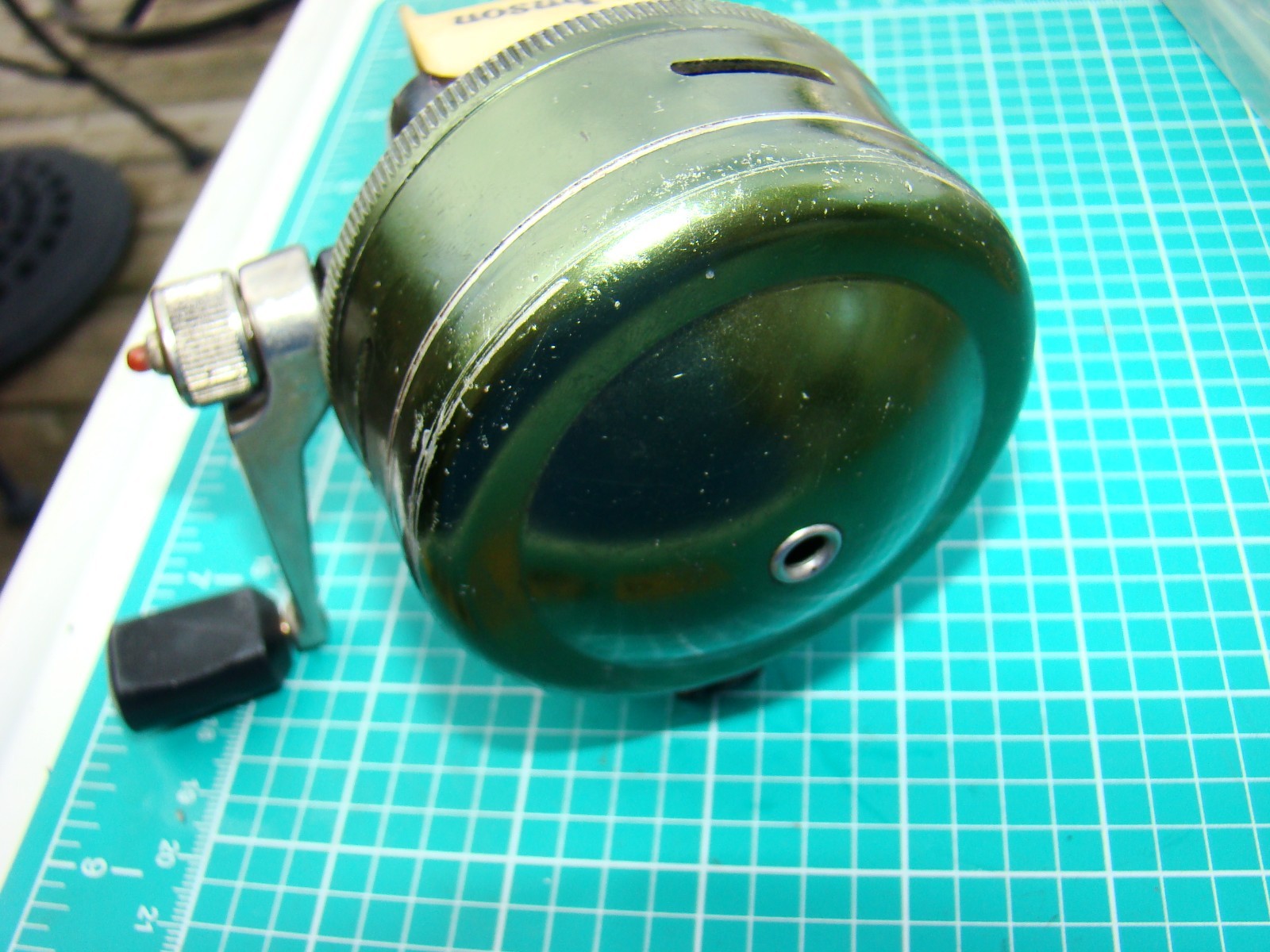W0958 PF JOHNSON HEAVY DUTY SABRA 130B MADE IN USA SPINCAST FISHING REEL