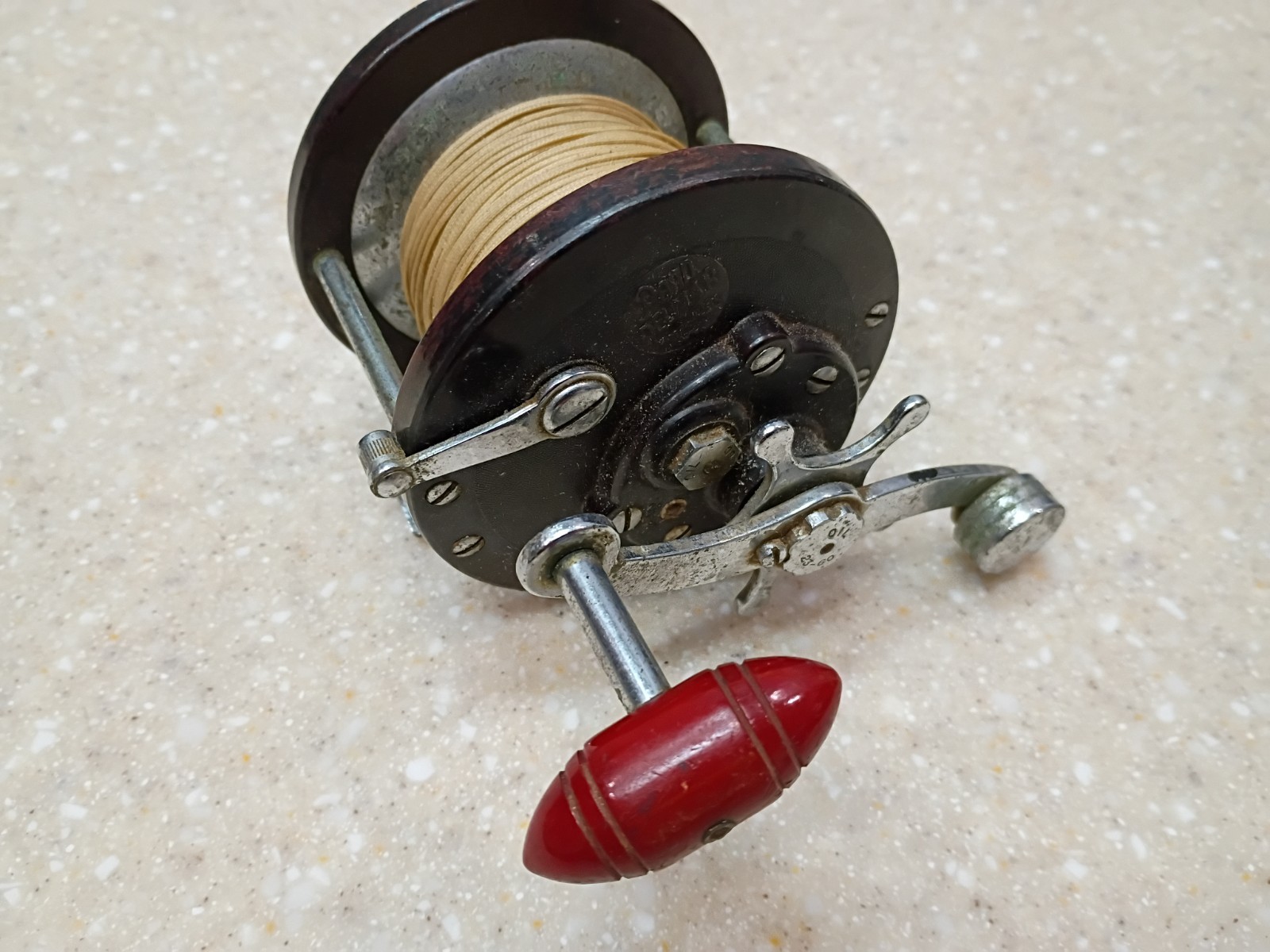 Vintage Penn Delmar No. 285 Bait casting peer Fishing Reel Red Handle