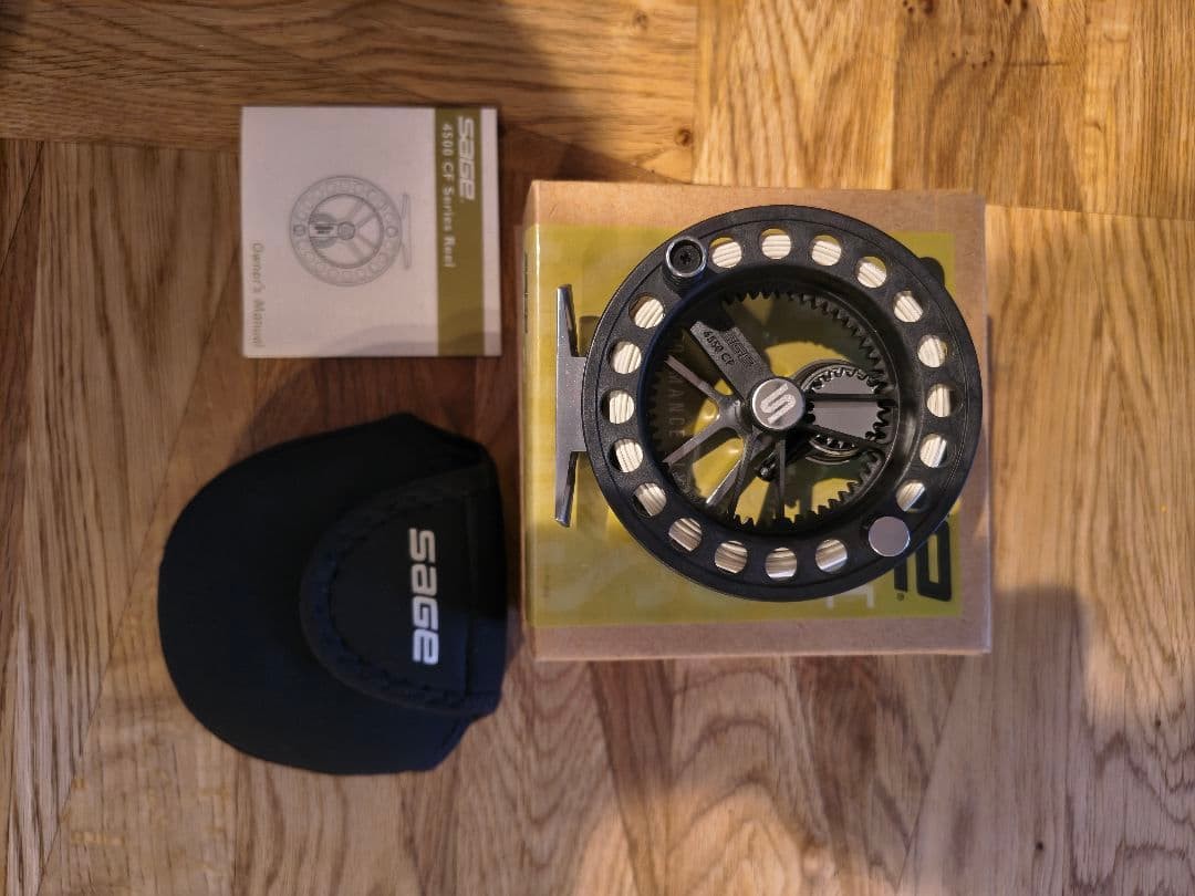 Sage 4550 CF Fly Fishing Reel Silver Carbon Fiber w/ Box Case Excellent