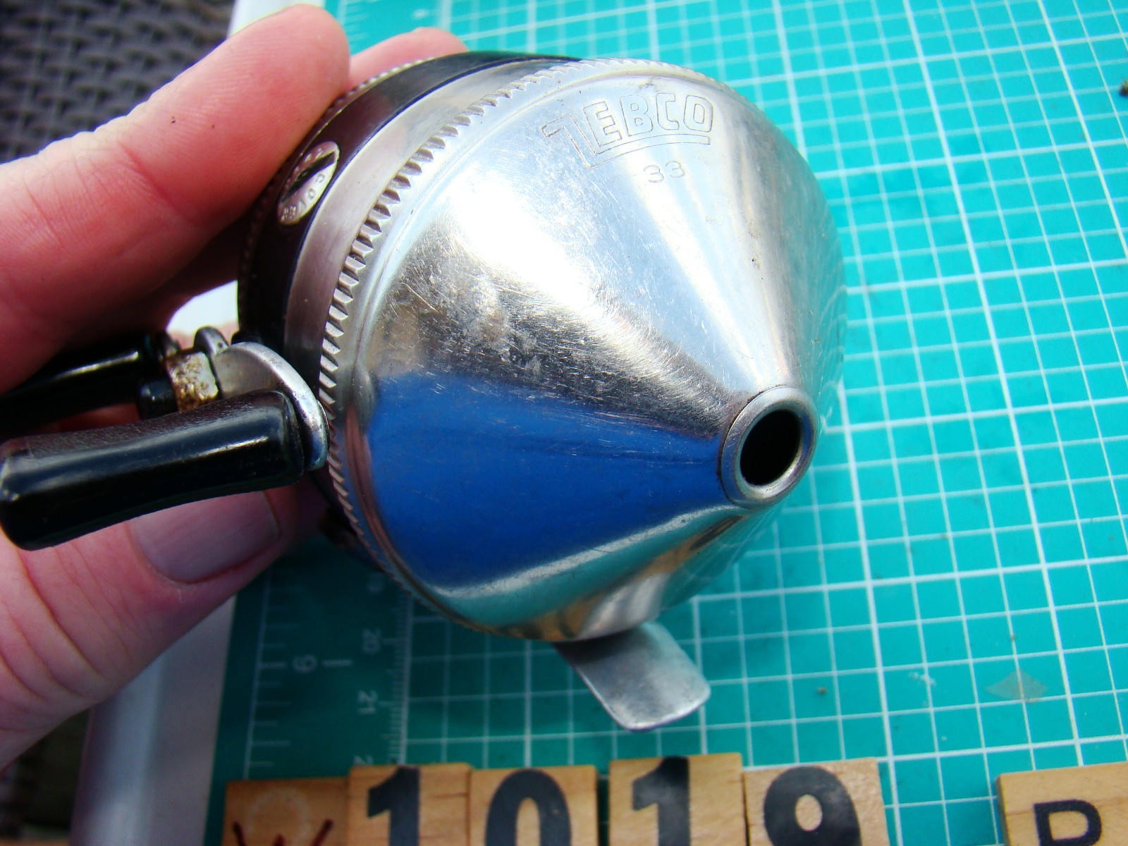 W1019 PR ZEBCO 33 METAL FOOT AMERICAN MADE SPINCAST USA FISHING REEL