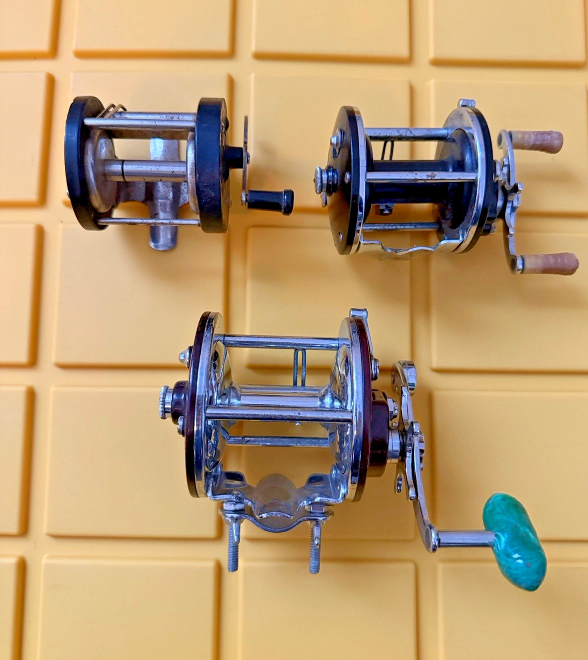 Lot Of 3 Vintage Fishing Reels Penn Peer 109 Penn Peer 209 Empire Misc Reel