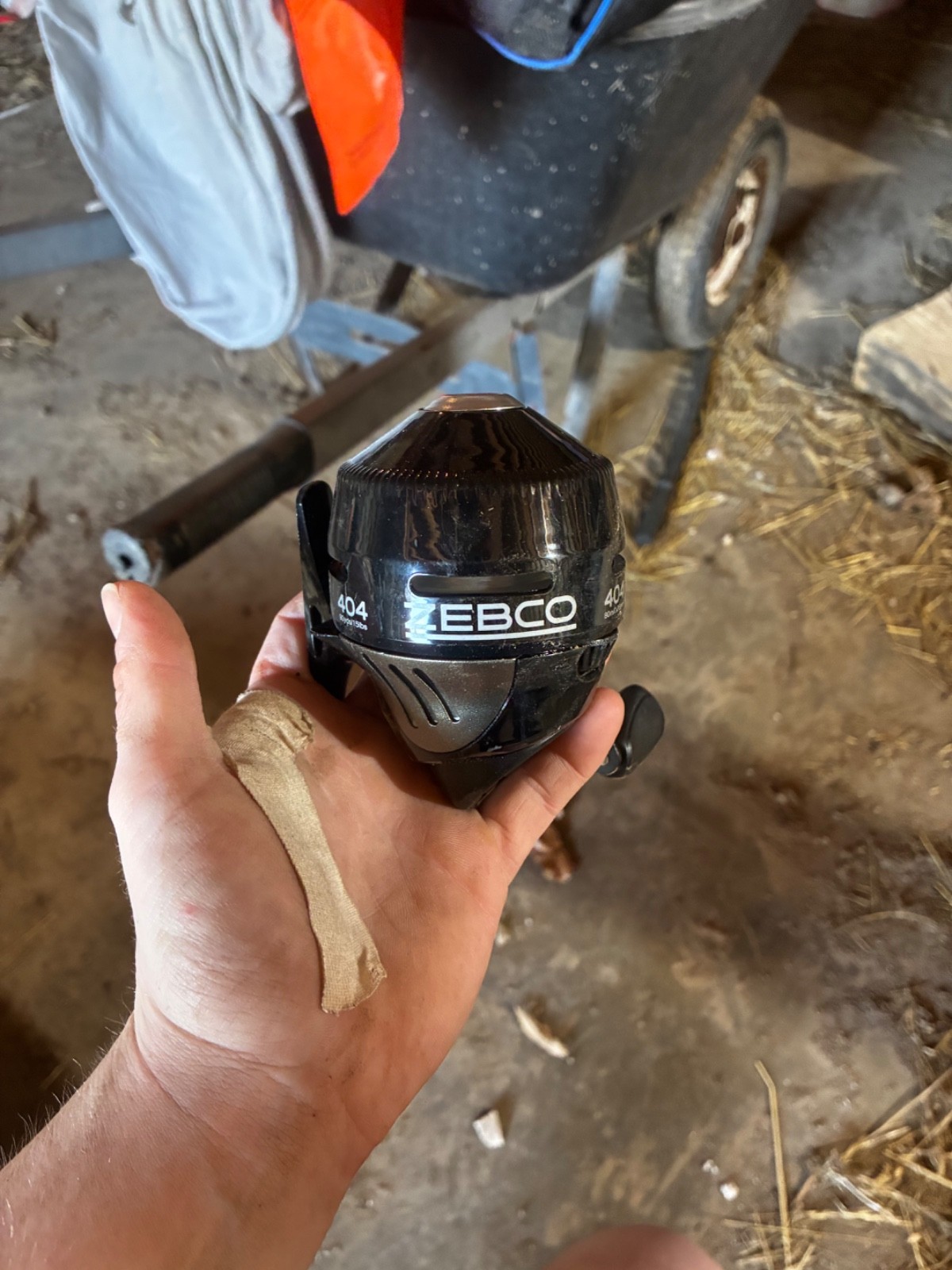 ZEBCO 404 Spincast Reel 404MBK Gear Ratio 2.8:1 All Metal Gears 15 lb Test Line