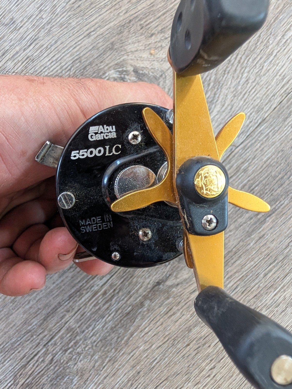 Abu Garcia Ambassadeur 5500LC Line Counter Round Baitcasting Reel Black & Gold