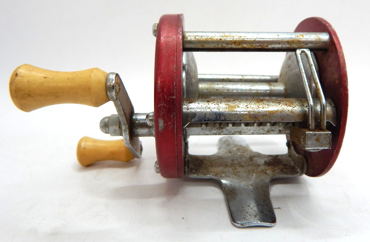 Vintage Compac 33 Bait Casting Open Fishing Reel Level Wind