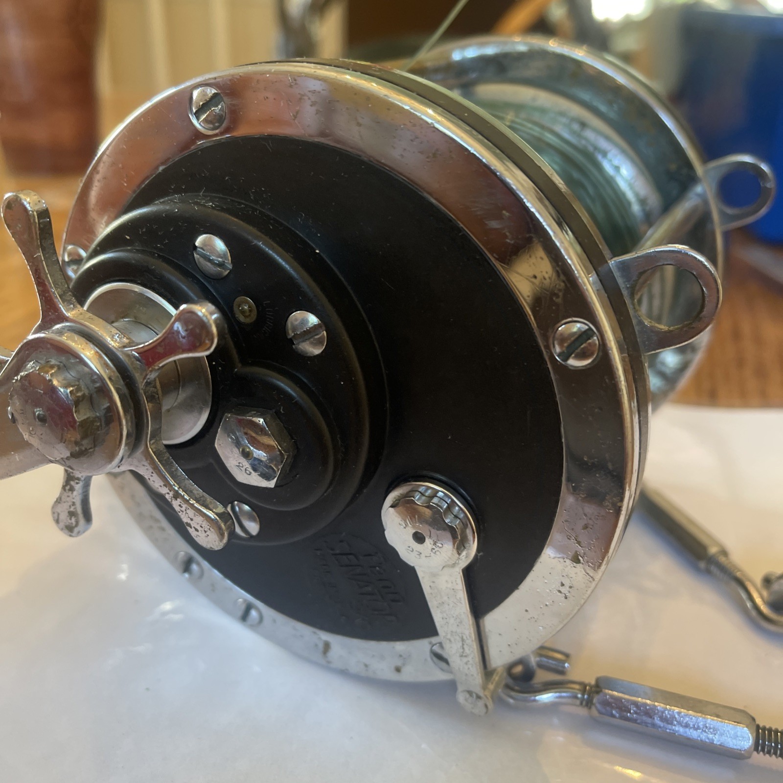 Vtg Penn Senator 9/0 Fishing Saltwater Reel Red Handle Harness Ready Rod Mount