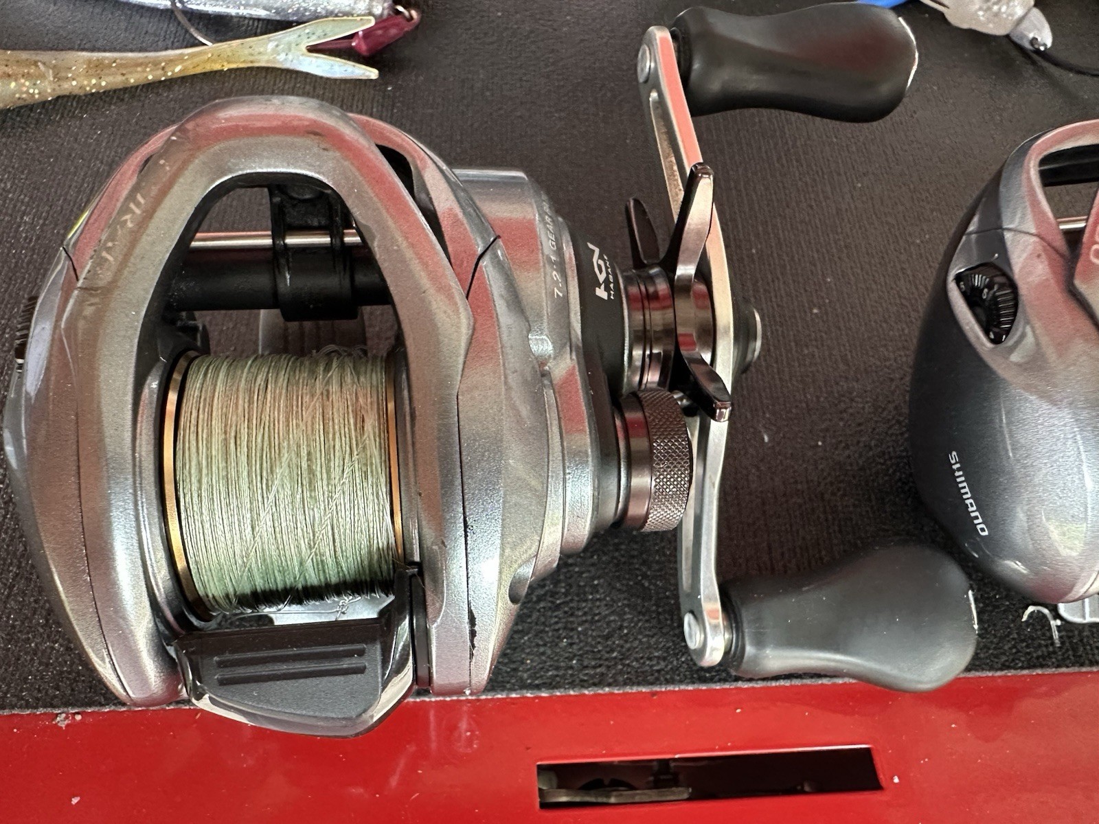 Shimano Curado 70HG Low Profile Baitcast Reels 7.2:1 Right Hand (2)