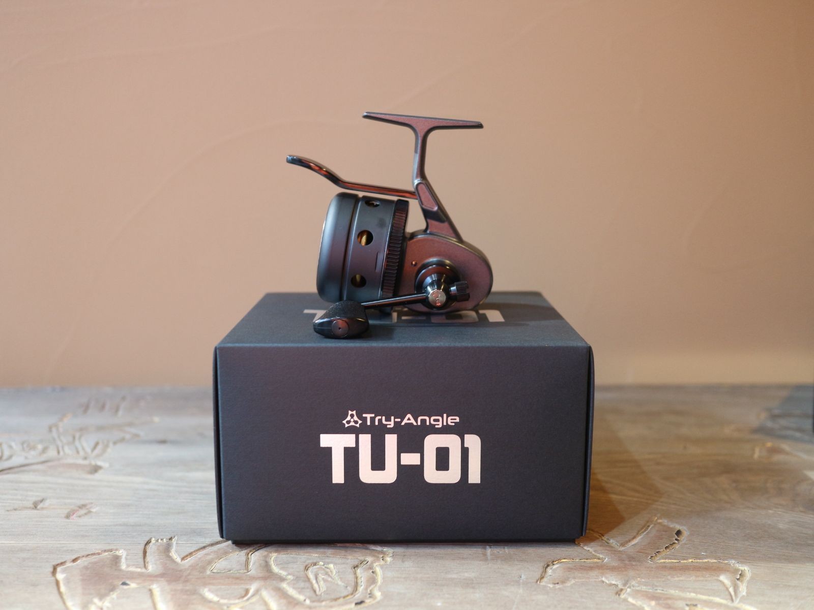 ISUZU TRY-ANGLE TU-01v+ Dark Gray Fishing Reel for Bass & Trout