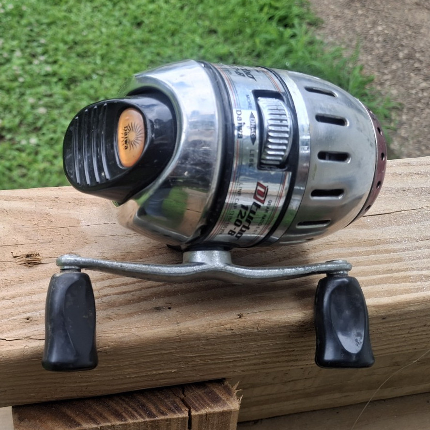 Daiwa D120B Spincast Reel, Anti-Reverse Silver, Heavy Duty in Great Condition