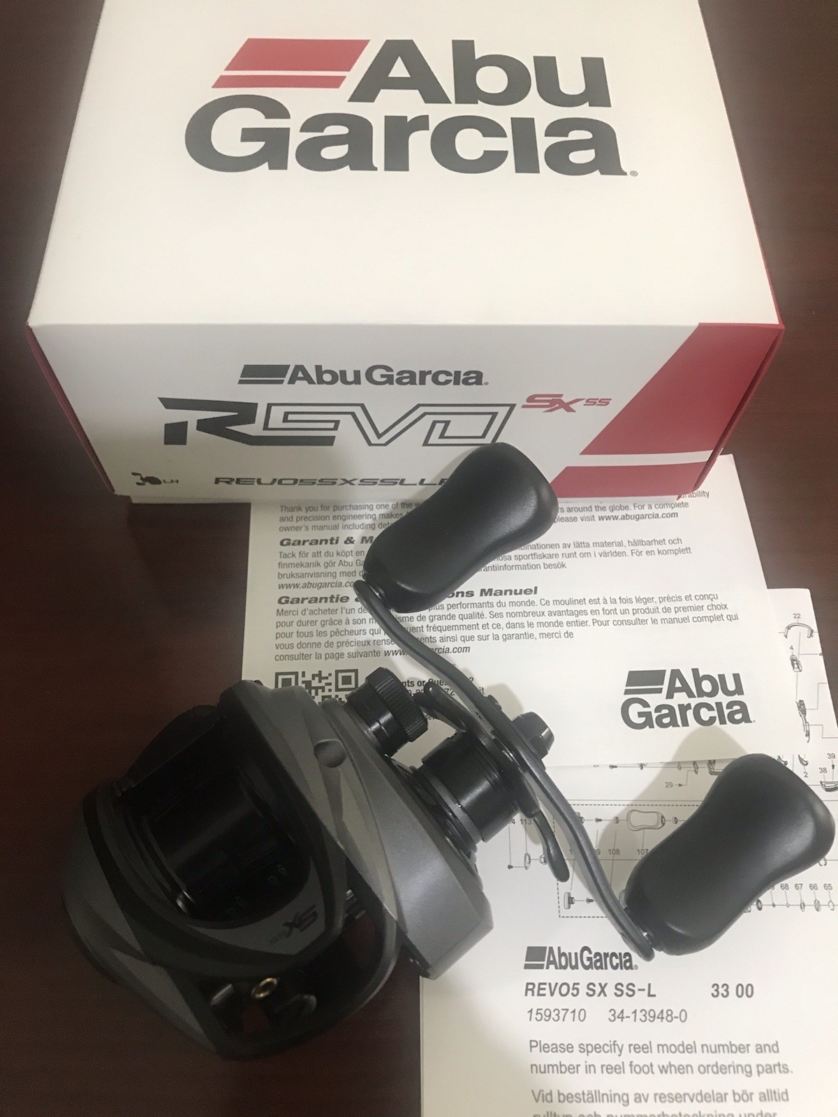 ABU GARCIA REVO 5 LEFT HAND CASTING FISHING REEL REVO5SXSSLLP CARBON 10BB 8.1:1
