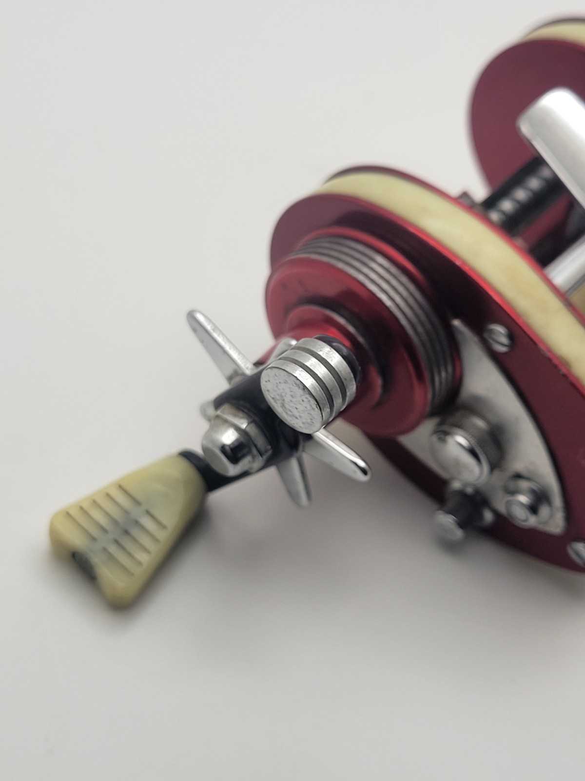 Vintage Bronson Invader 26 Baitcaster Fishing Reel