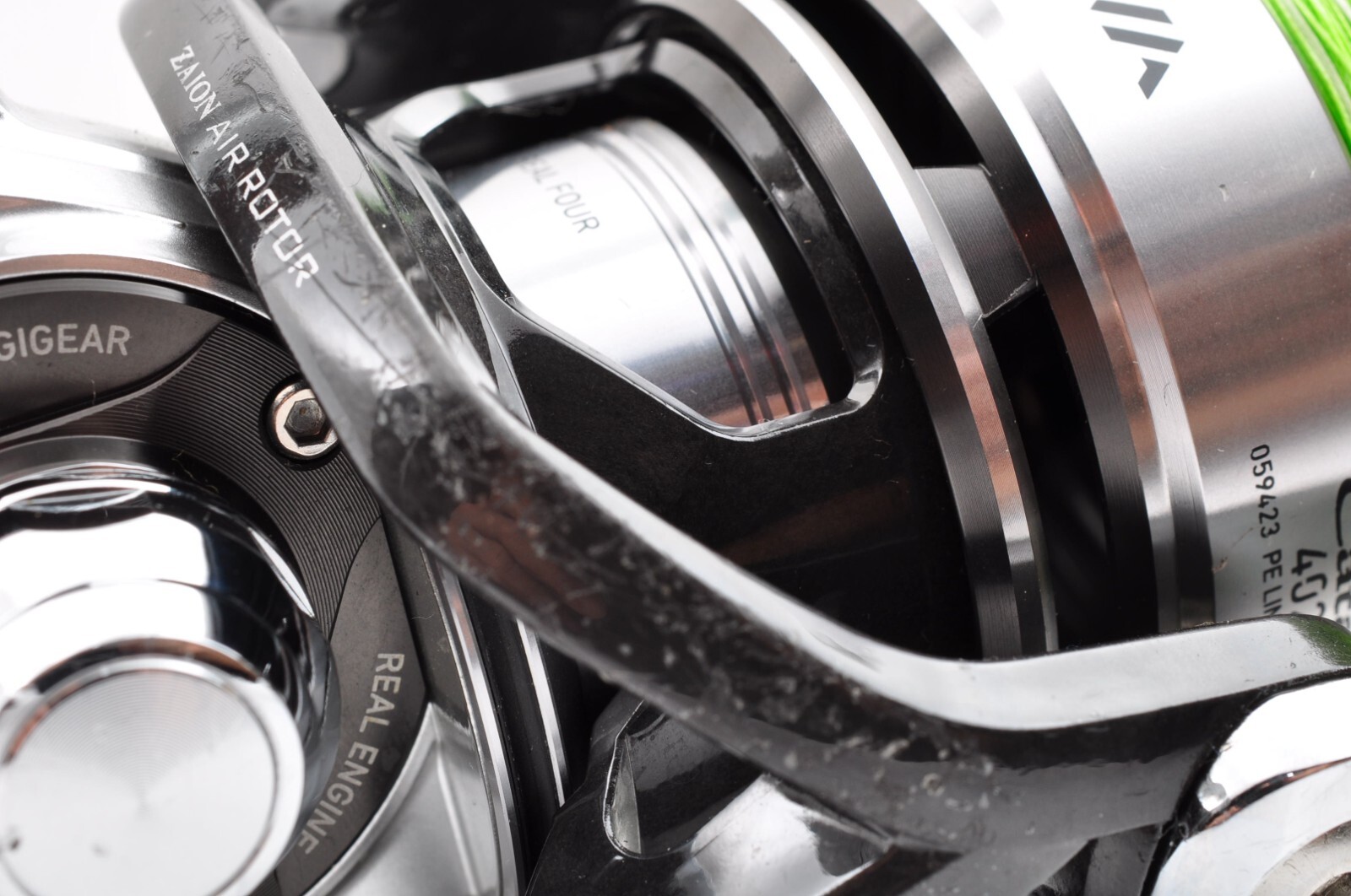 Daiwa 12 Catalina 4020PE-H Box Manual 5.7:1 430g Used Spinning Reel From Japan