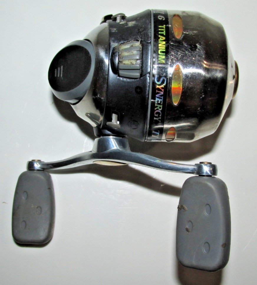 R #39 – SHAKESPEARE SYNERGY T16 SPINCAST FISHING REEL – TITANIUM