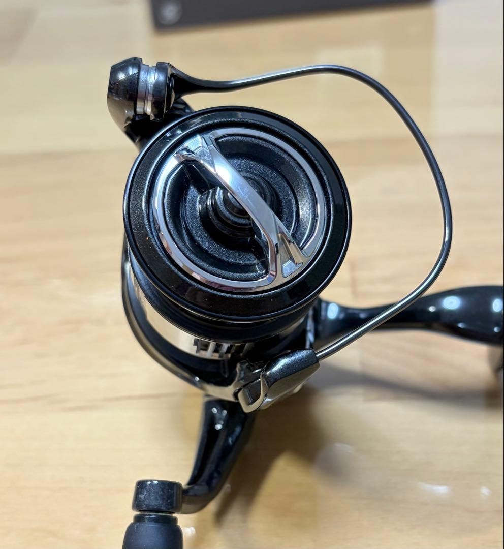 Shimano 23 Vanquish C2000S Spinning Reel Excellent Condition Lightly Used
