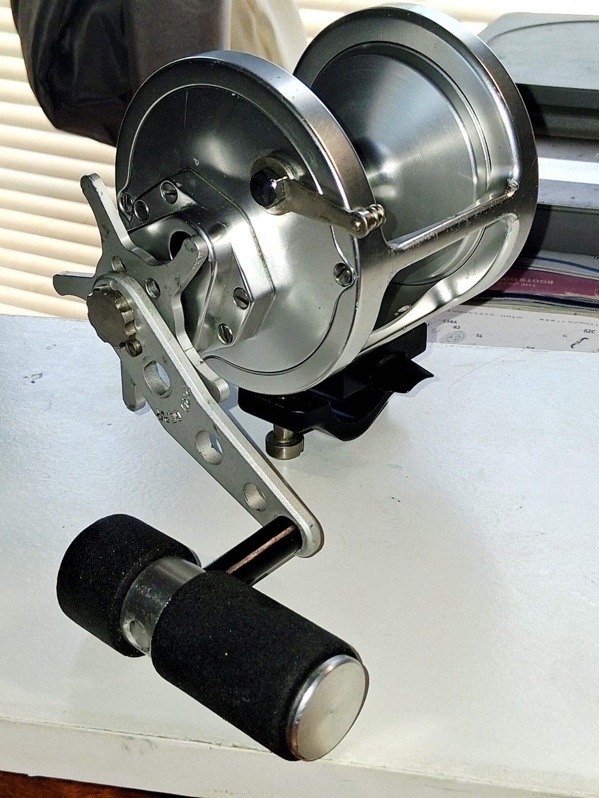 PRO GEAR FISHING REEL 440 ALL SILVER W/OVERSIZED HANDLE. Penn 4/0 Like.