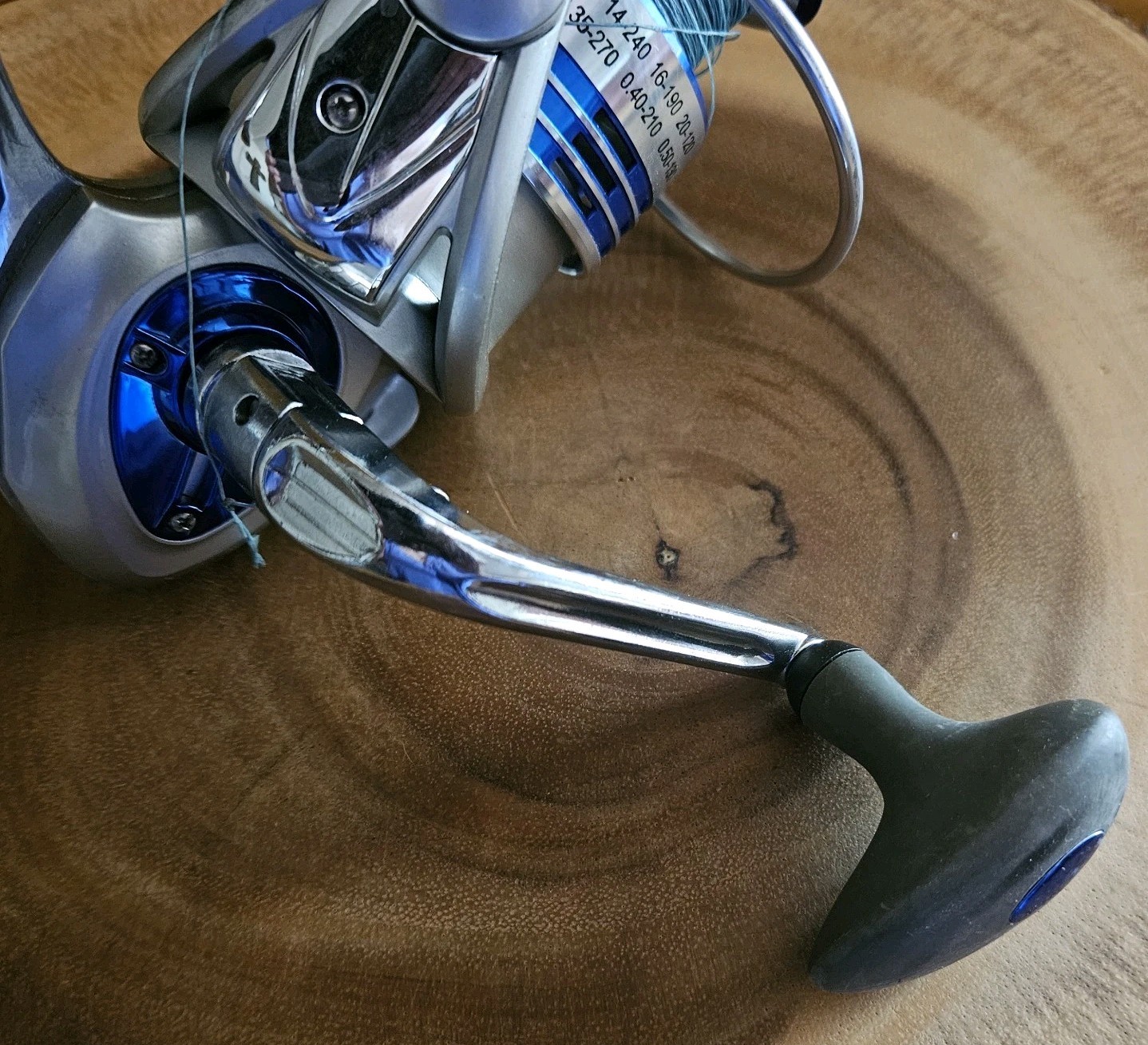 DWA 7000 Gear Ratio: 4.7:1 Spinning Fishing Reel Graphite Frame Screw-In Handle