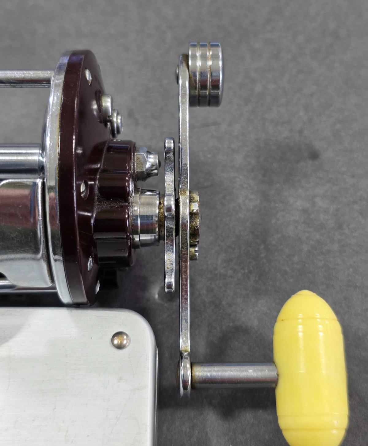 Penn PEER 109 Baitcasting Reel * Level Wind * Yellow Handle * Made in the USA