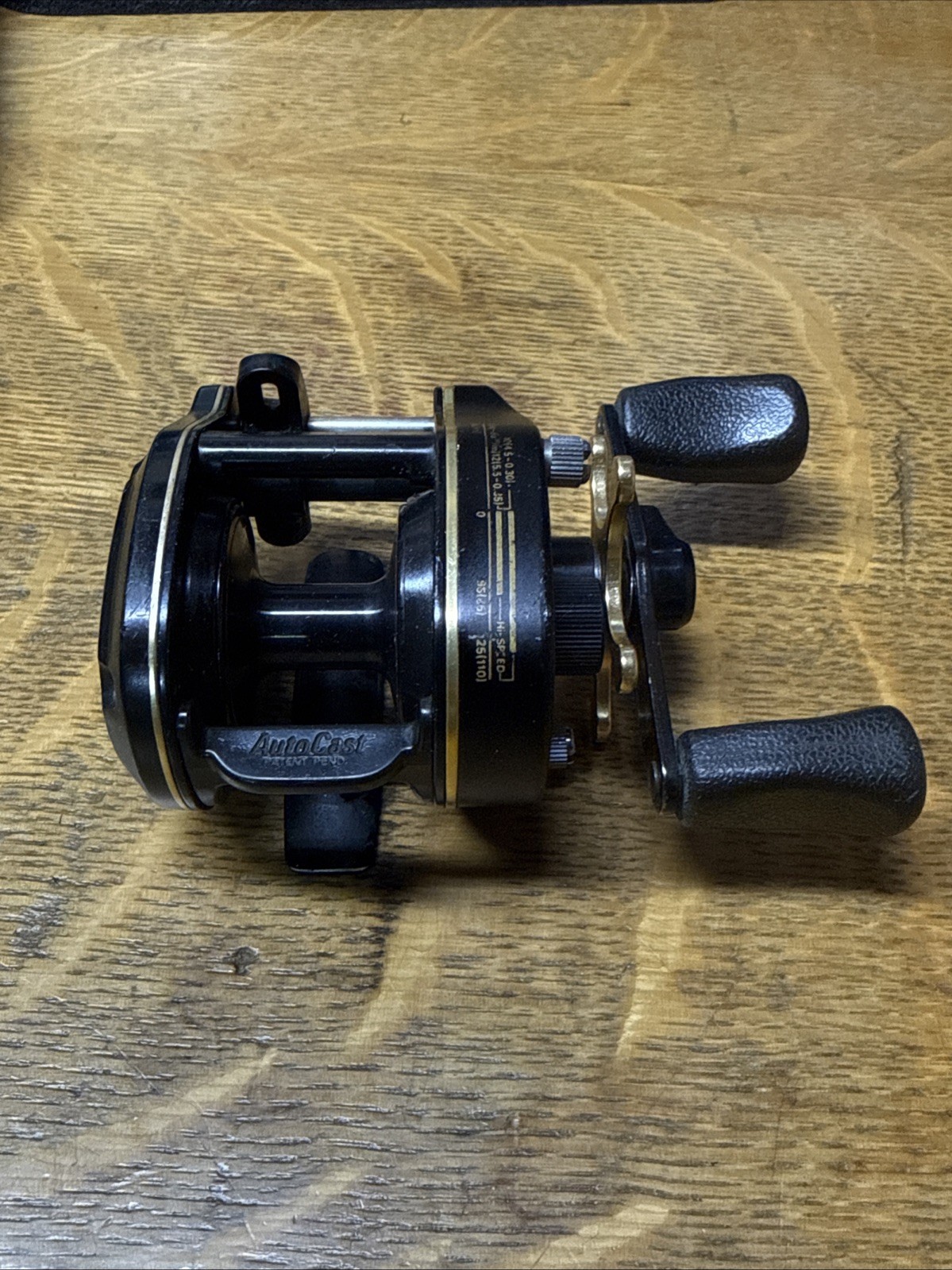 Vintage Daiwa HT 1000 Magforce Baitcast Fishing Reel