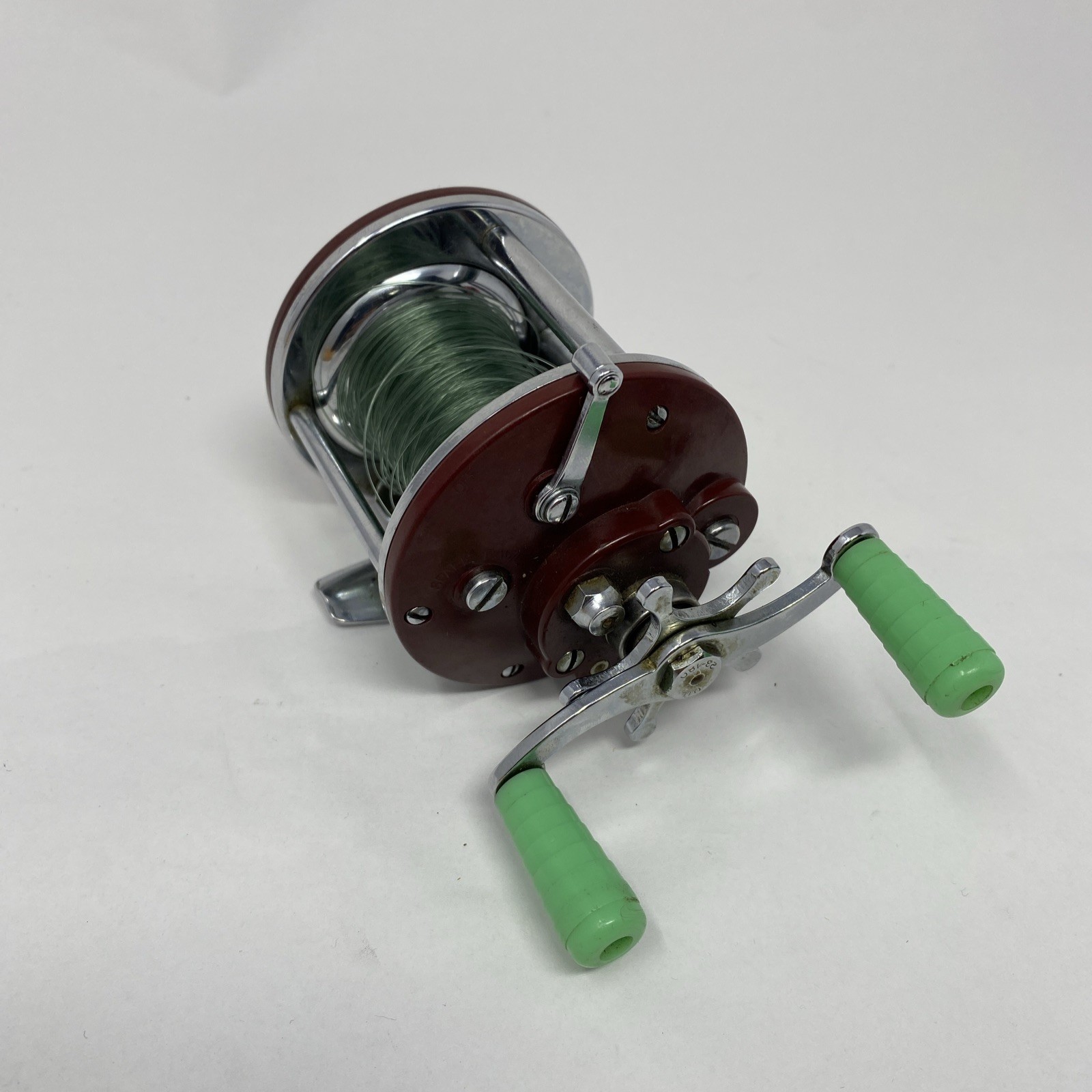Penn Peer No. 109 Reel Made In USA Red w/ Green Handles Slightly Rough Turn READ