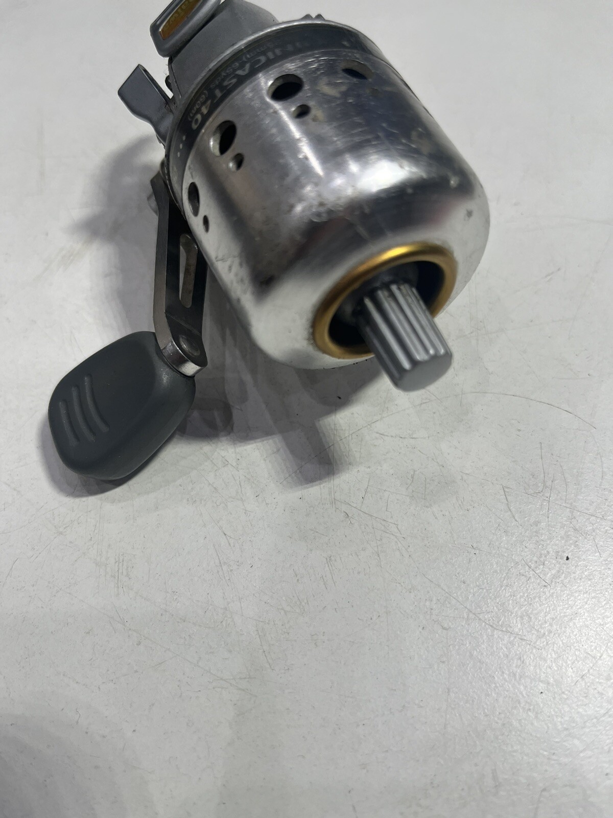 Daiwa Minicast MC40 4.1:1 Gear Ratio BU Bearings 16.10″ Retrieve Rate Right Hand