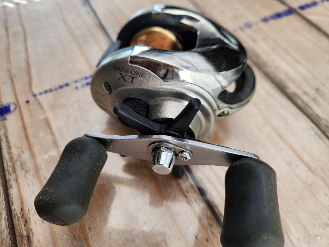 SHIMANO BASS ONE XT 200 Fishing Reel