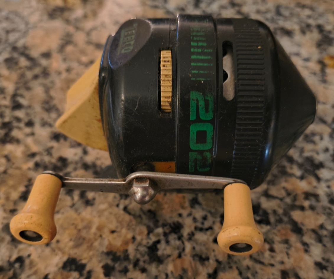 Vintage Zebco 202 Spincast Fishing Reel, Black/Green, Anti-Reverse, Right-Hand