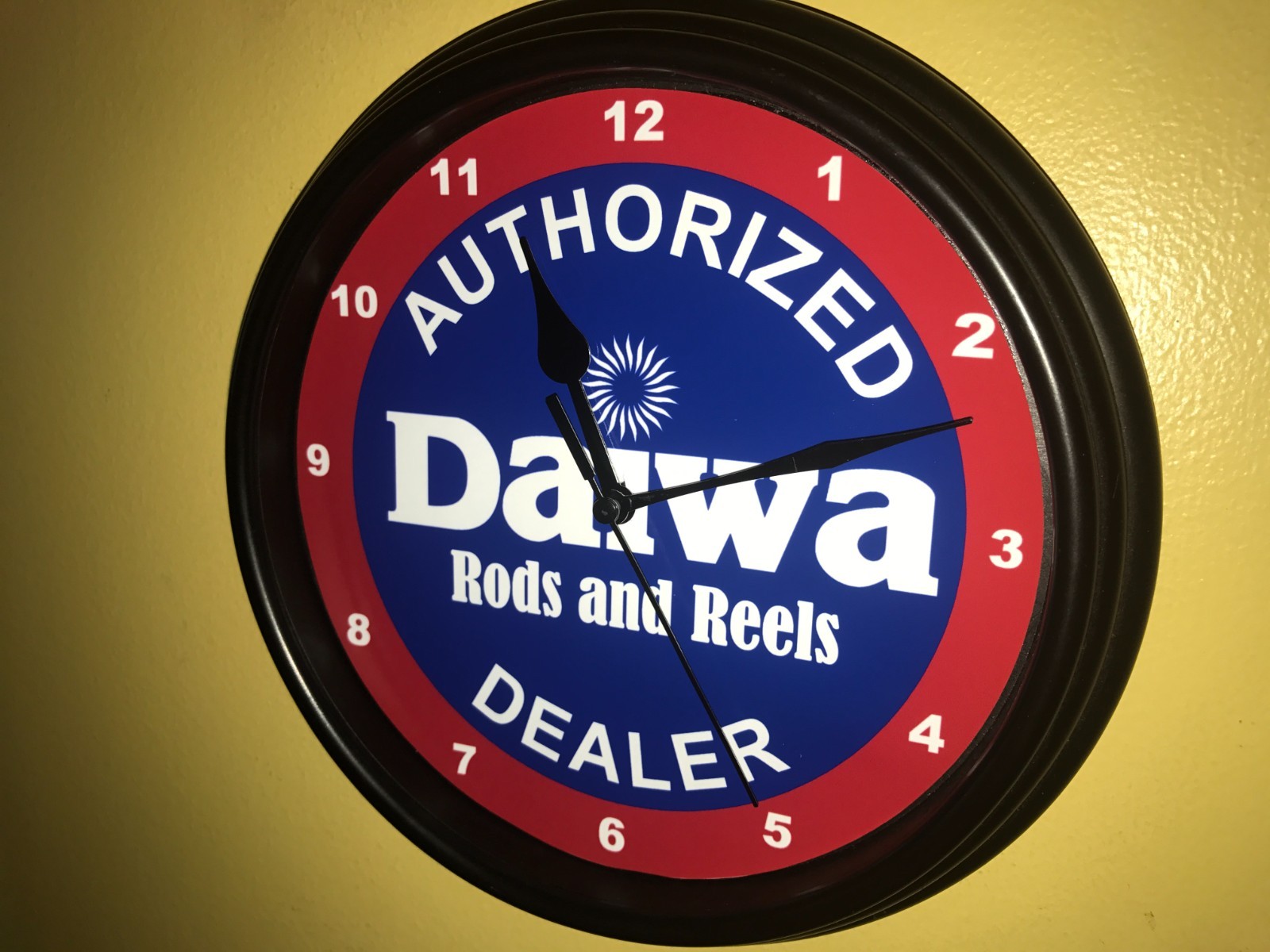Daiwa Fishing Reel AuthDealer Tackle Bait Shop Bar Man Cave Clock Sign