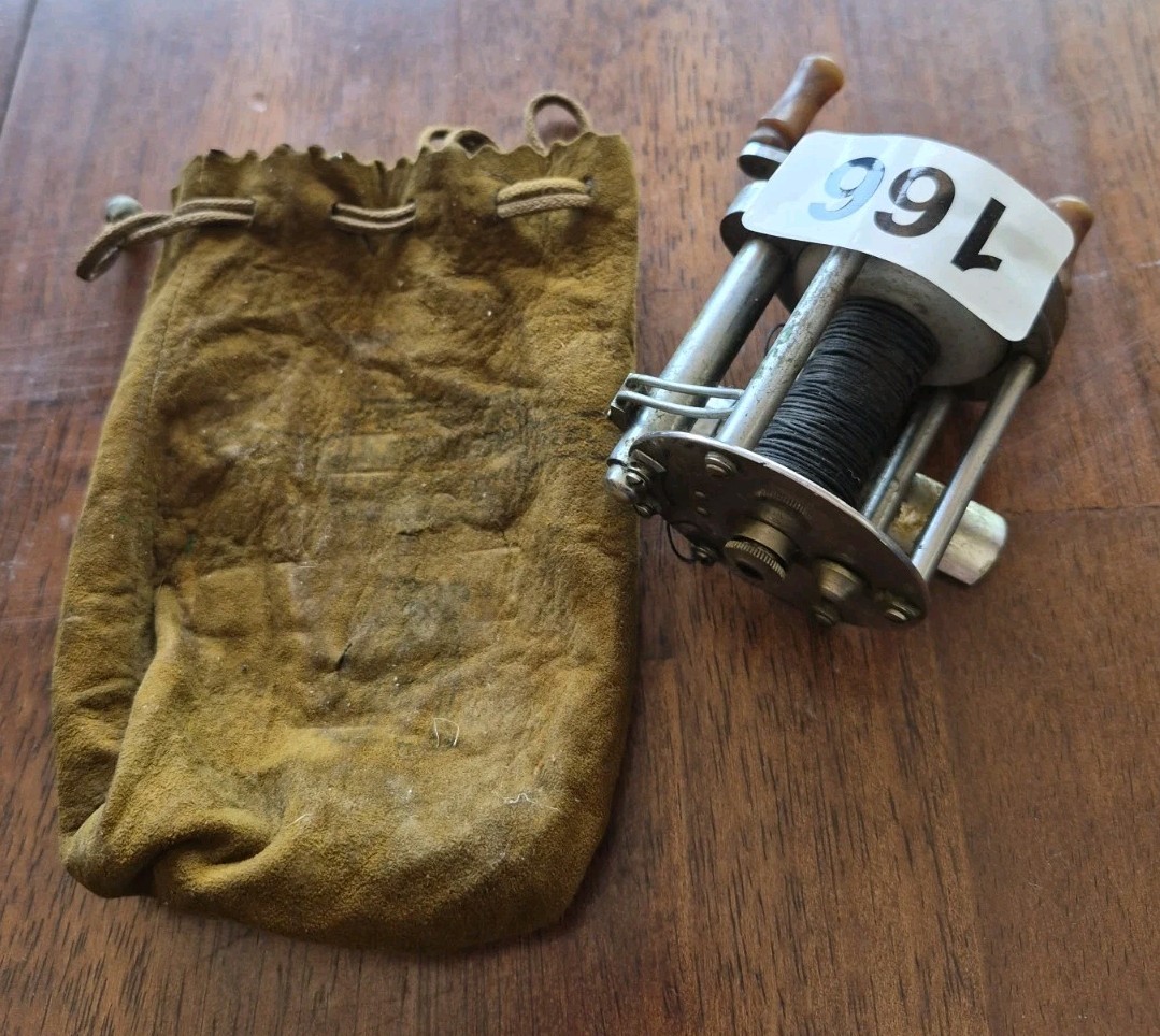 166 Pflueger Model 1893 Bait Cast Fishing Reel Akron with Reel Bag