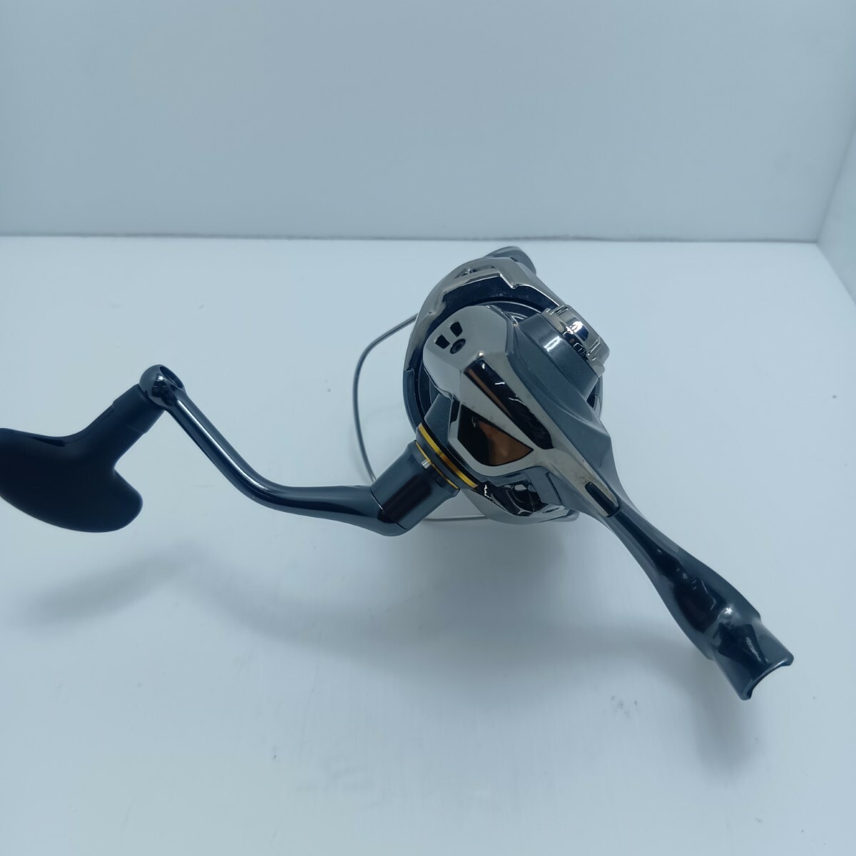 Shimano 24 Twin Power 4000XG Reel Grade B Scratches Japan (5)