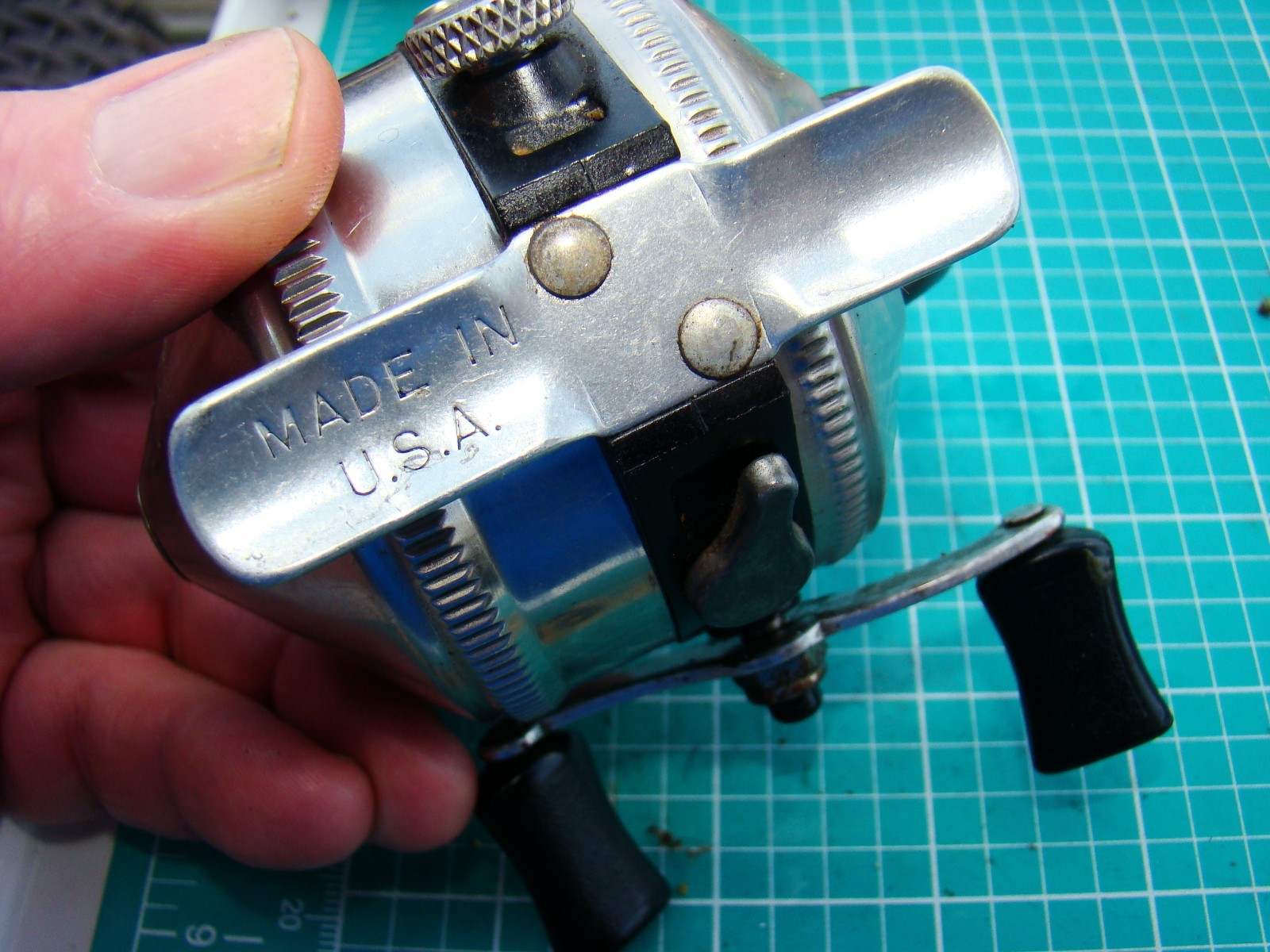 W1019 PR ZEBCO 33 METAL FOOT AMERICAN MADE SPINCAST USA FISHING REEL