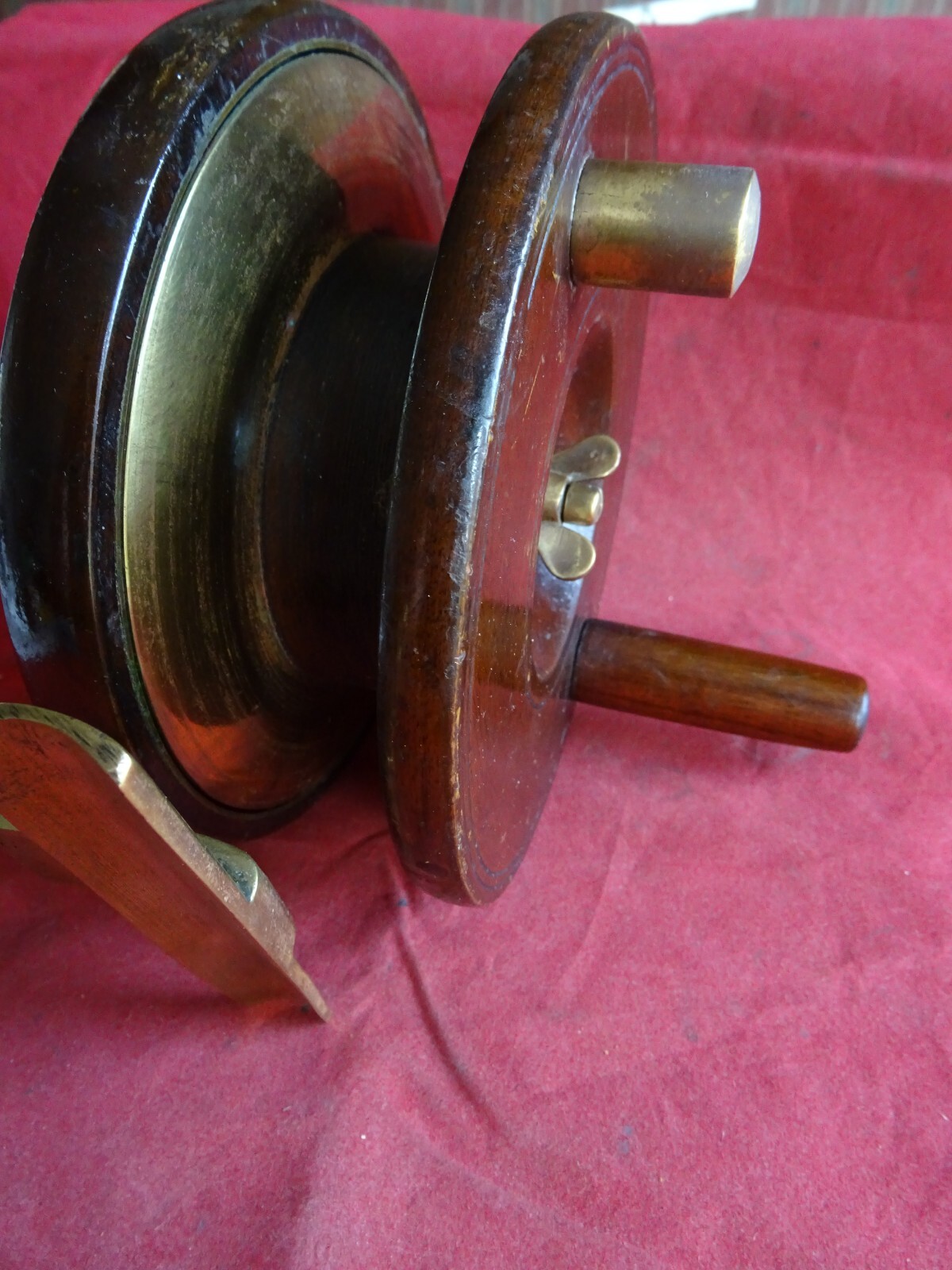 RARE VINTAGE UNNAMED SMITH & WALL MADE 6″ WOODEN DIAMOND BACK BIG GAME SEA REEL