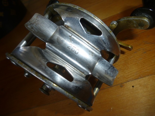 Vintage fishing reel Featherwate, San Francisco, New York, wood knob, good fish