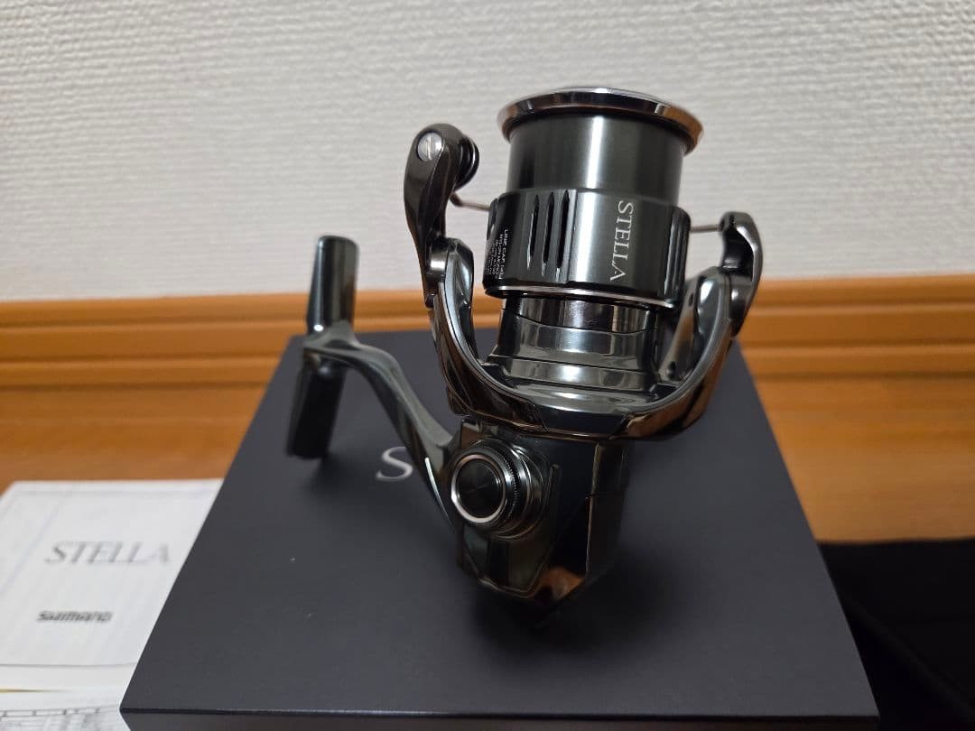 Shimano 22 Stella C2000SHG Spinning Reel 170g 6.0 Gear Ratio 3kg Drag With Box